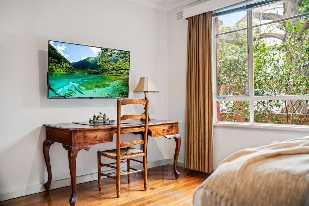 Sensational Stylish And So Very South Yarra 2br Apartment Melbourne