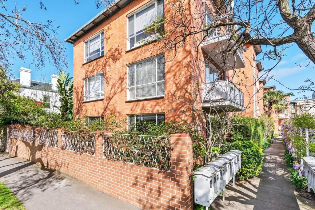 Apartment Sensational Stylish And So Very South Yarra 2br Melbourne