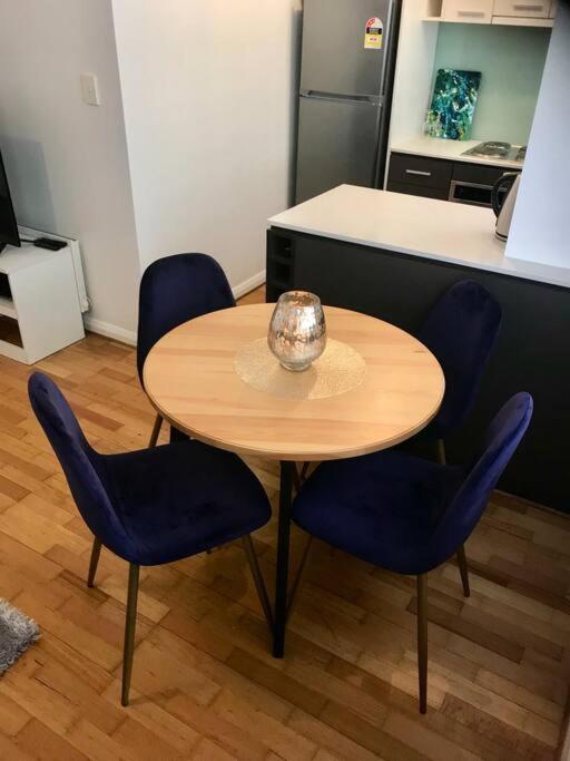 Apartment Stylish Courtyard Unit, In The Heart Of Sth Yarra Melbourne
