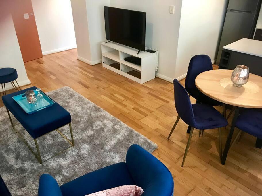 Stylish Courtyard Unit, In The Heart Of Sth Yarra * Melbourne