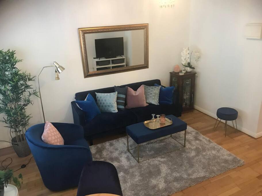 Stylish Courtyard Unit, In The Heart Of Sth Yarra *