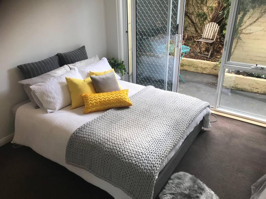 Stylish Courtyard Unit, In The Heart Of Sth Yarra *