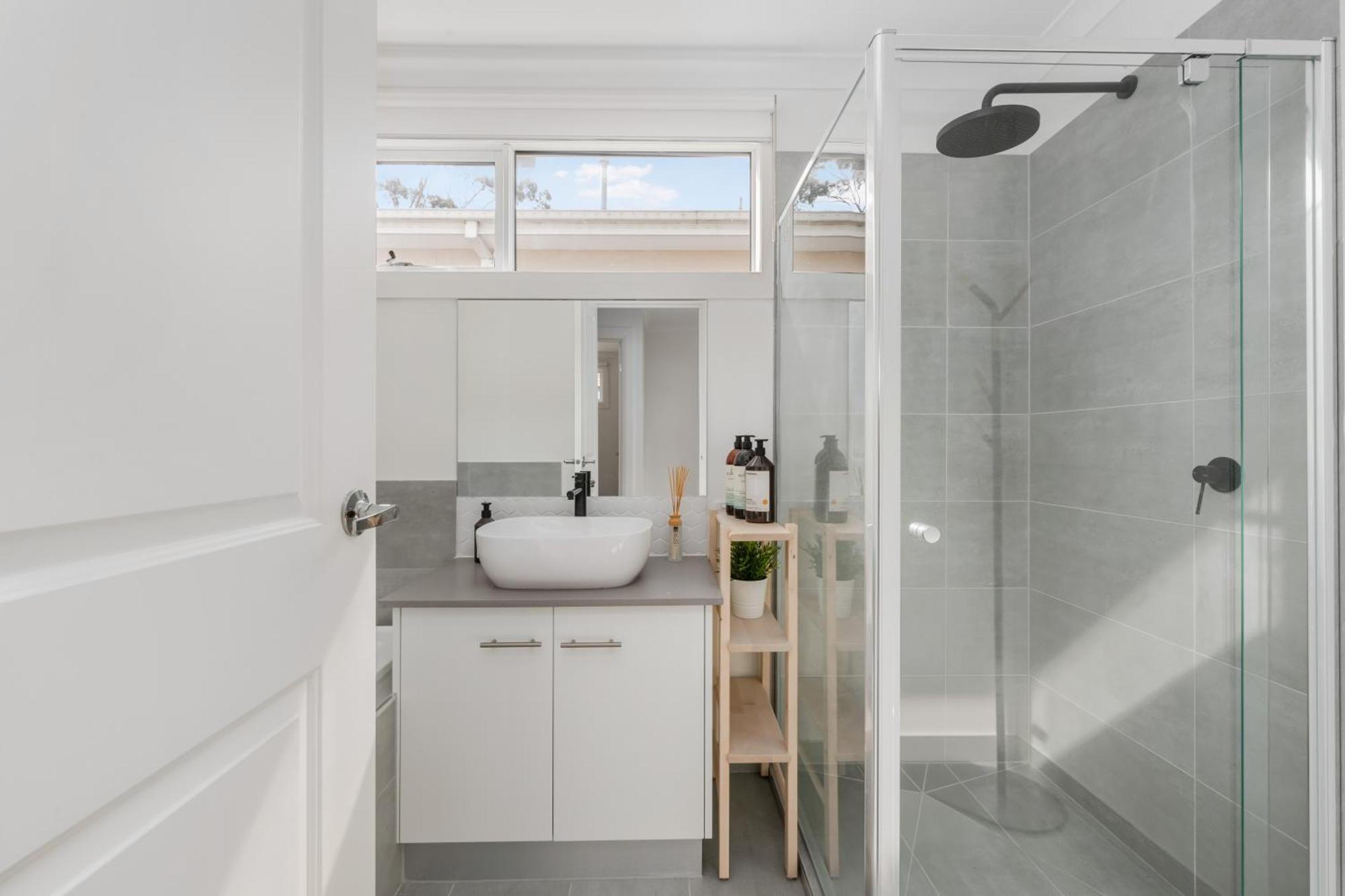 Newsom House - Stylish & Elegant With 4 King Beds Holiday home Melbourne