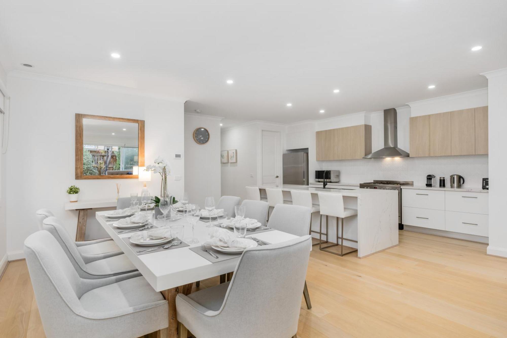 Newsom House - Stylish & Elegant With 4 King Beds Melbourne