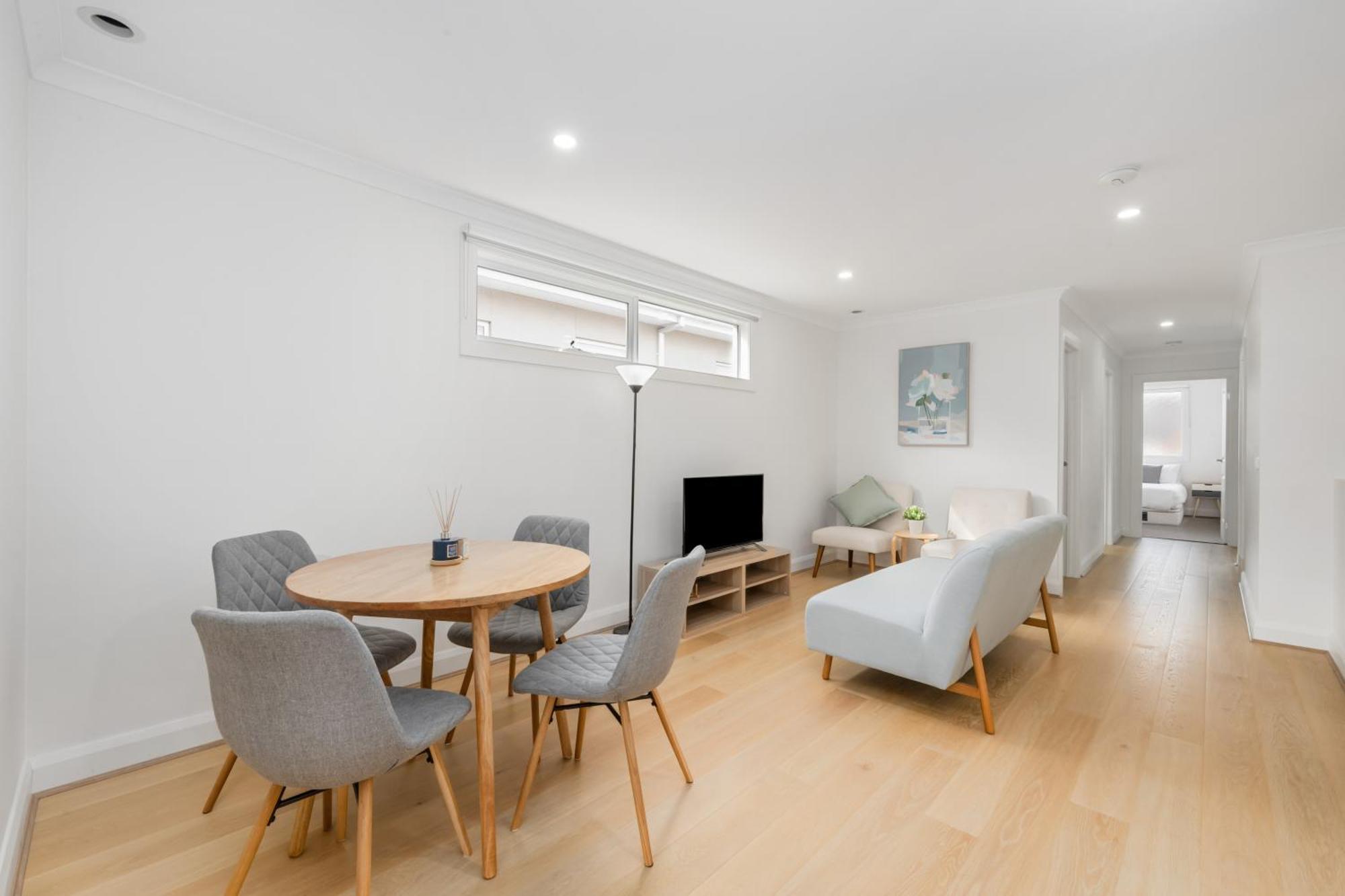 Newsom House - Stylish & Elegant With 4 King Beds Holiday home Melbourne