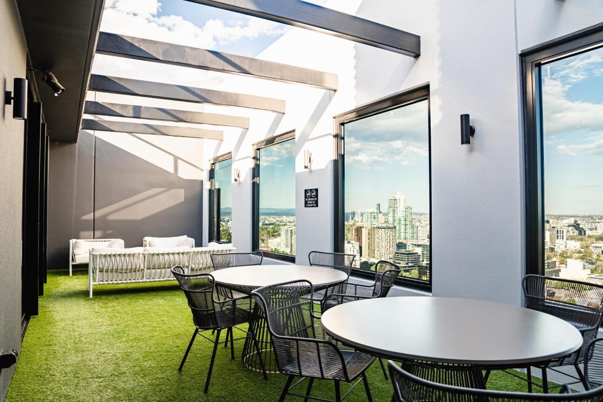 Stylish Southbank 1-bedroom With Pool And Gym Apartment