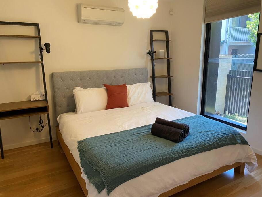 Brilliant Townhouse In Sensational Sth Melb Law Holiday home