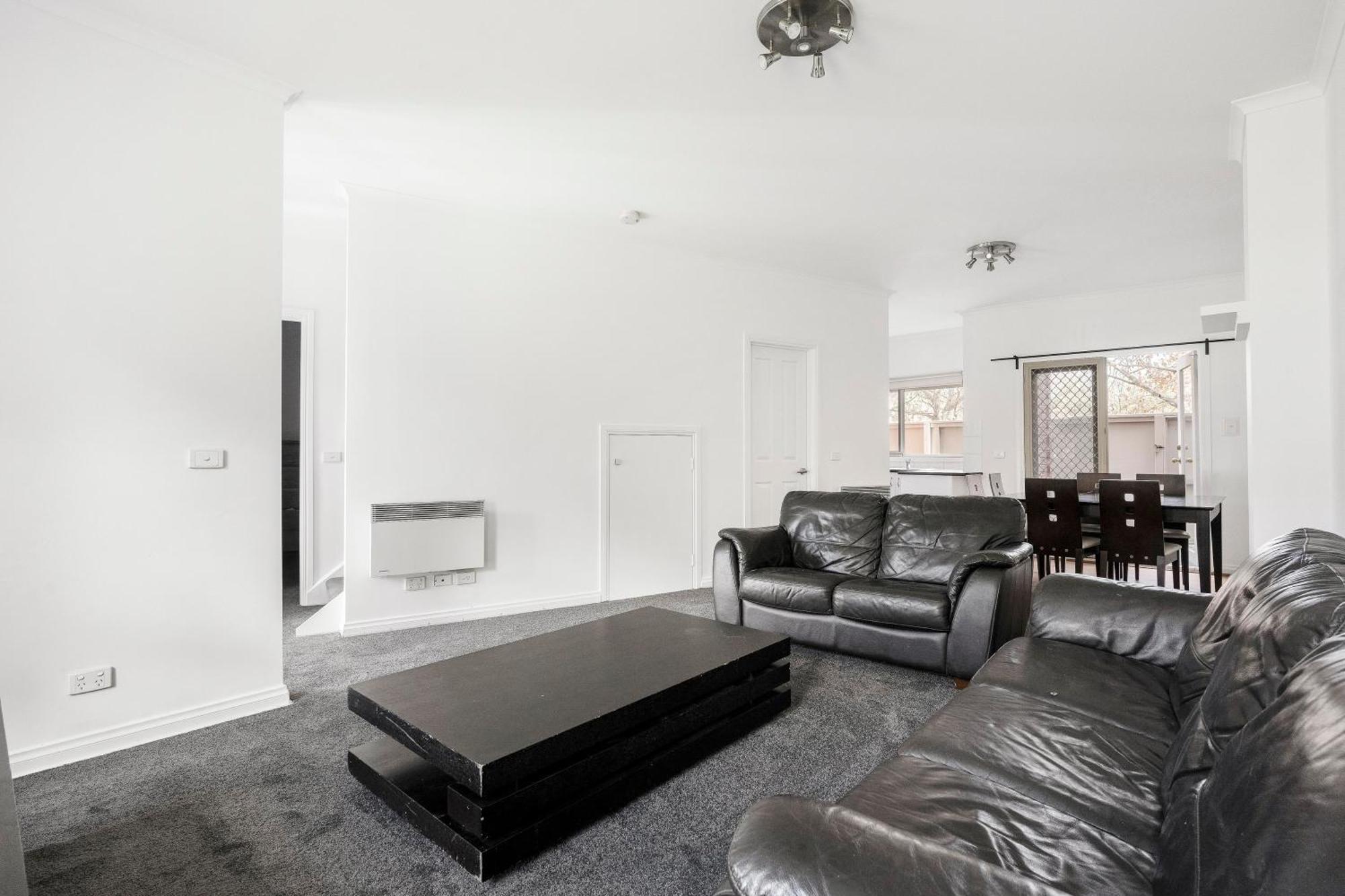 Entire 4 Bedroom Townhouse -sleeps 6/7- All Yours *