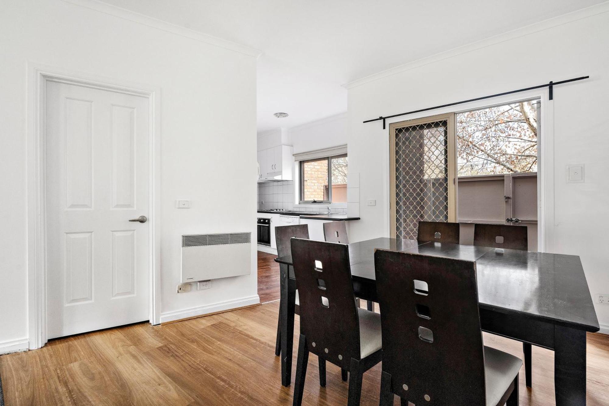 Entire 4 Bedroom Townhouse -sleeps 6/7- All Yours Apartment