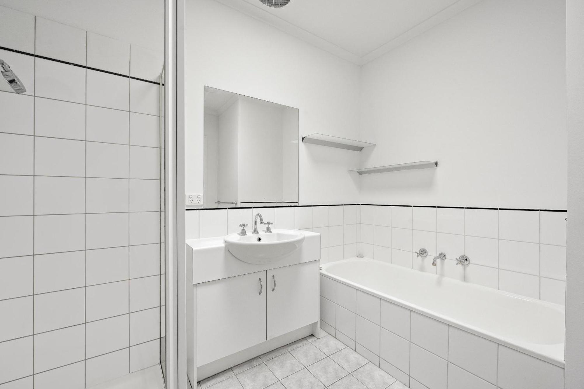 Apartment Entire 4 Bedroom Townhouse -sleeps 6/7- All Yours