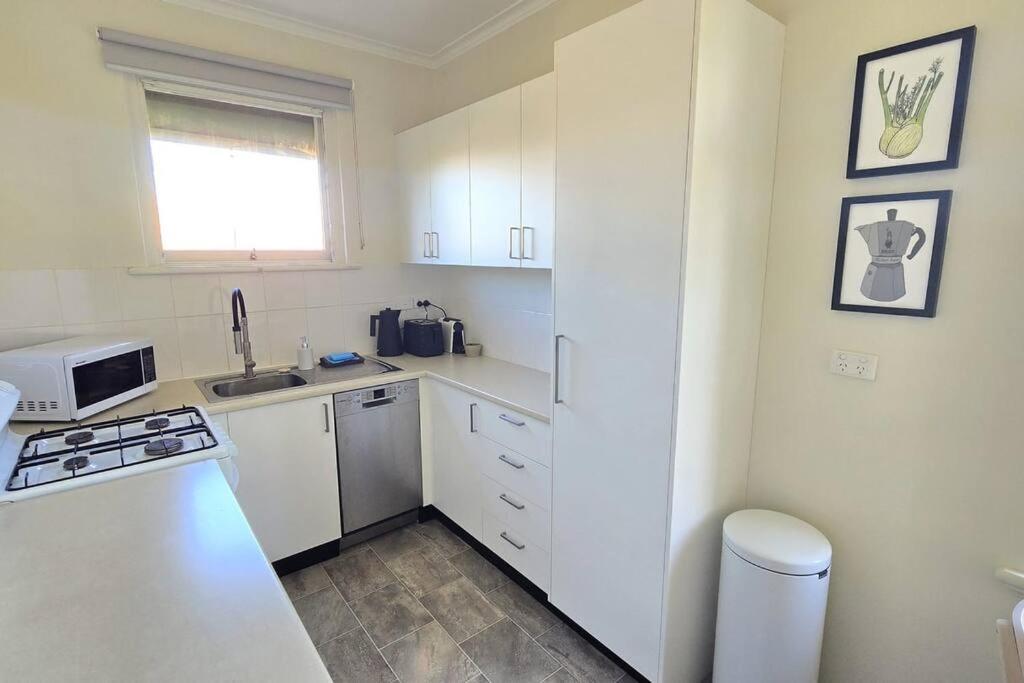 Escape - Peace At Elsternwick * Melbourne