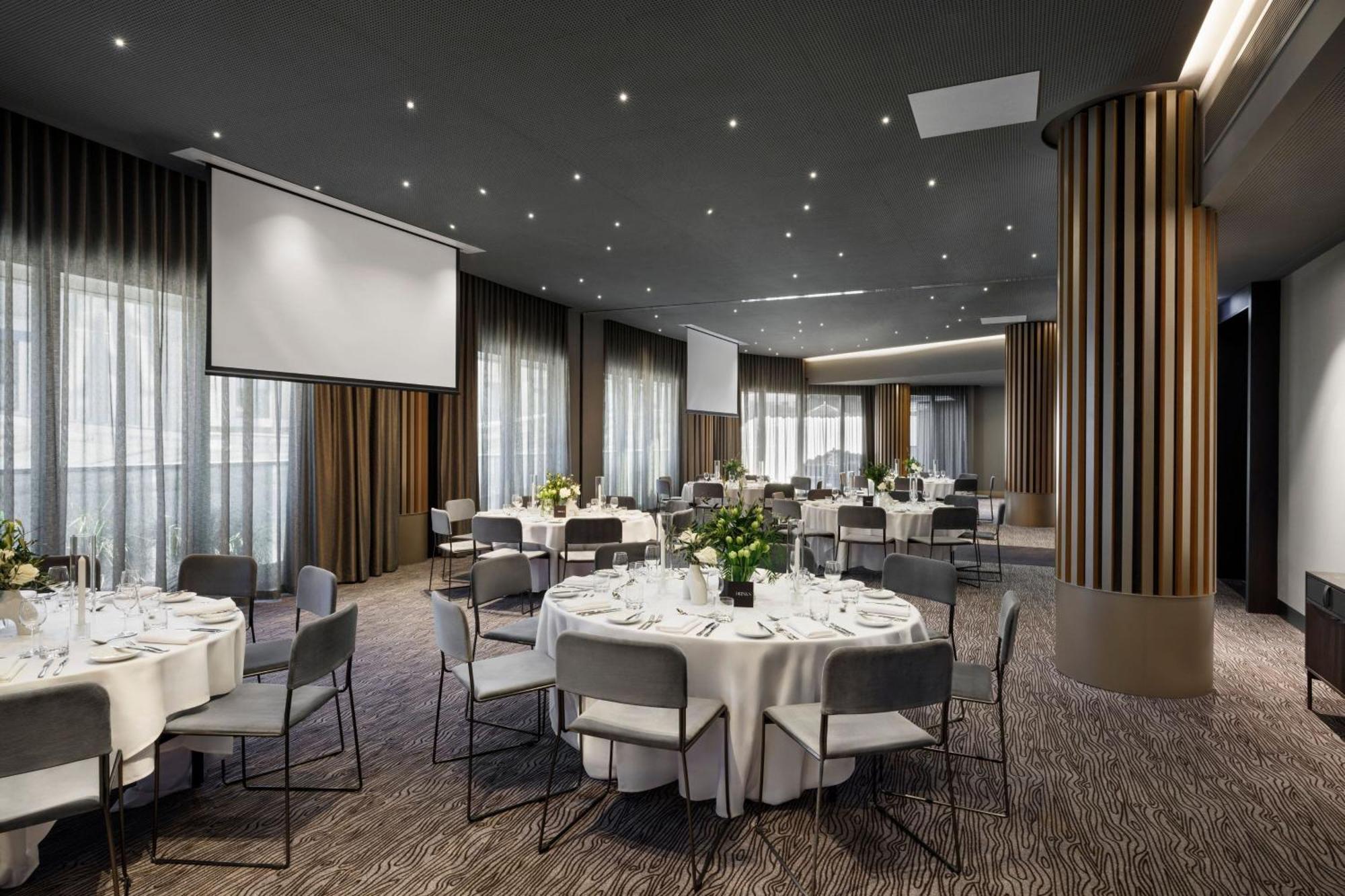 Marriott Docklands Hotel 5*