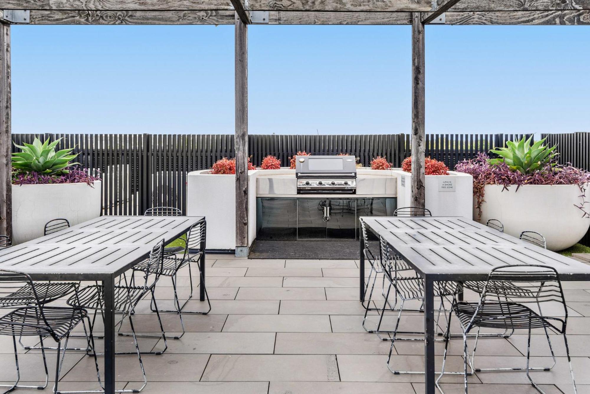 Contemporary 1-bed In The Heart Of St Kilda Apartment *