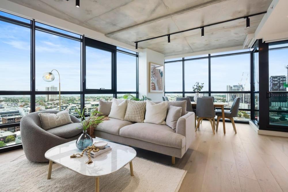 A Comfortable Awaits In Southbank Apartment Melbourne