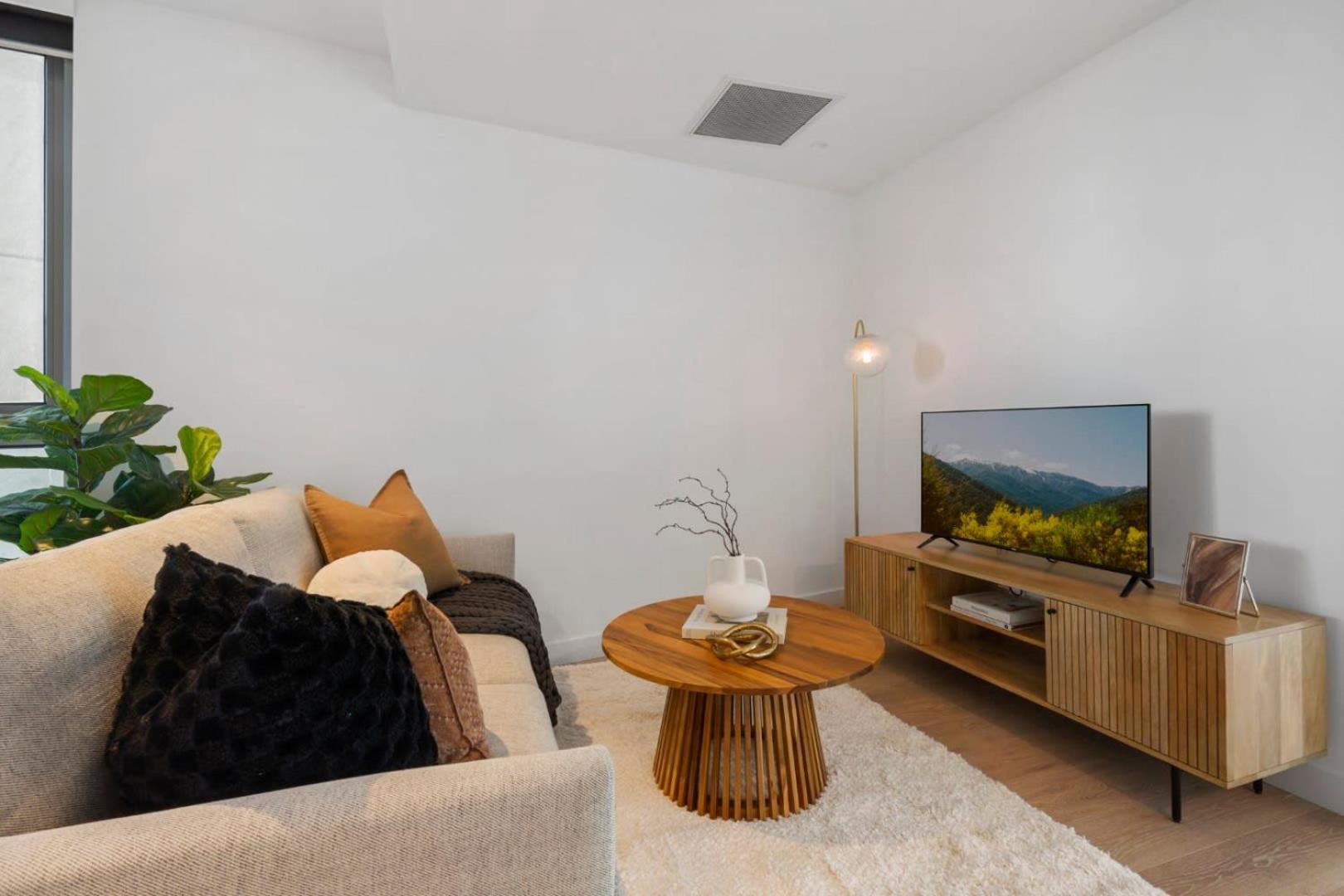 Urban Oasis In Southbank Apartment *