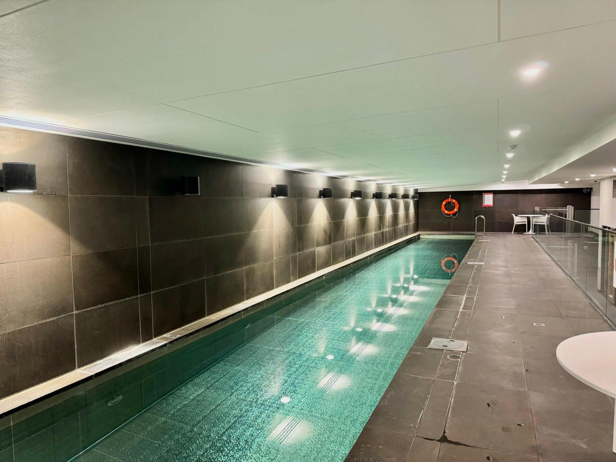 Gorgeous Flat In Brunswick East With Pool, Gym And Rooftop *
