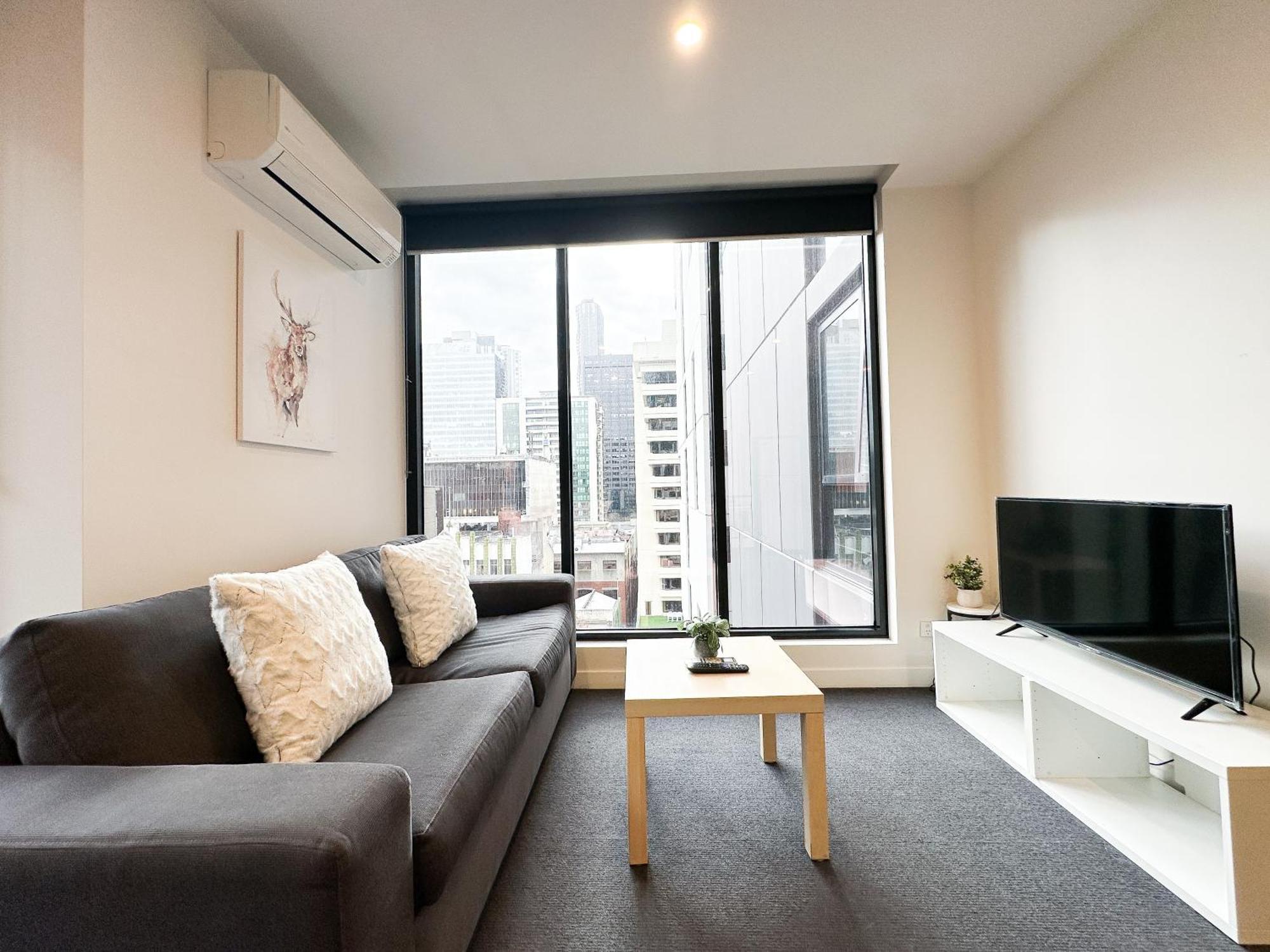 Exhibition Retreat On Chinatown Bourke St Apartment