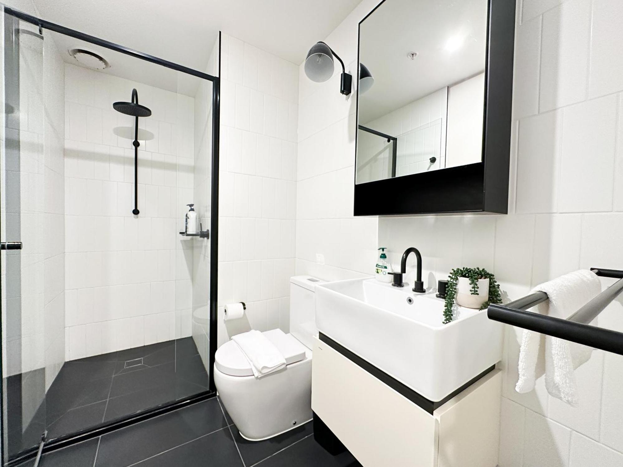 Exhibition Retreat On Chinatown Bourke St Apartment *