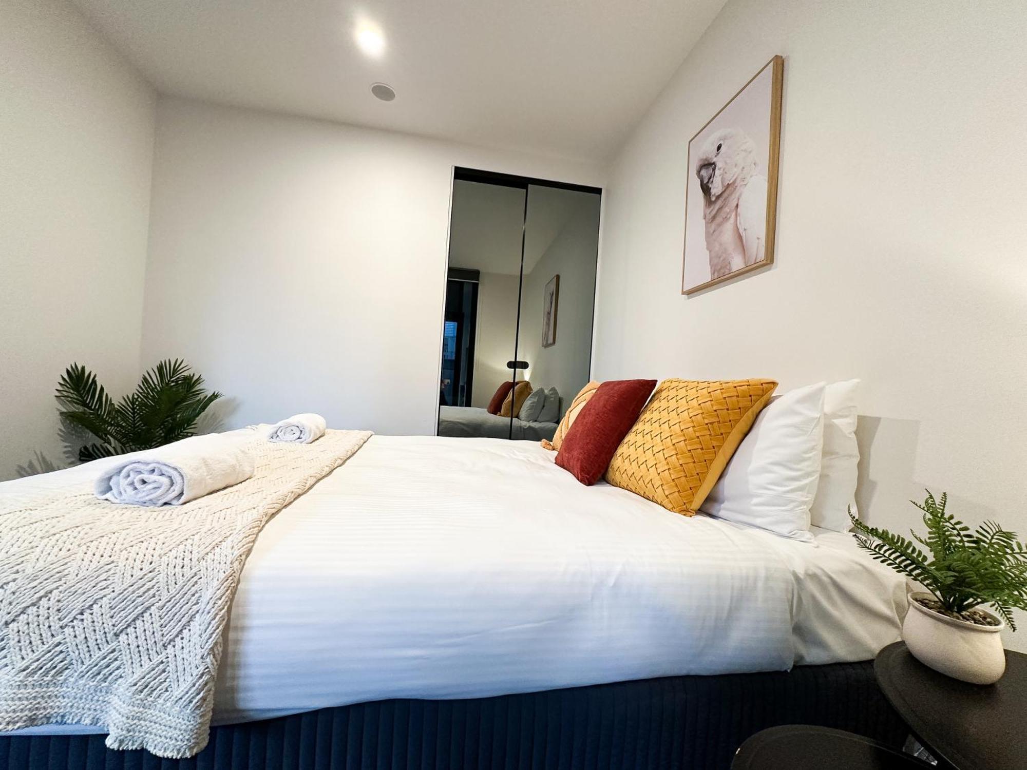 Exhibition Retreat On Chinatown Bourke St Apartment Melbourne