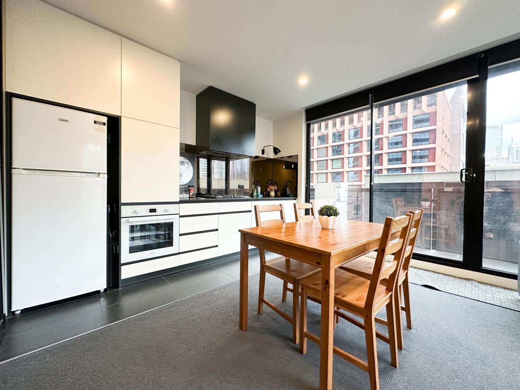 Exhibition Retreat On Chinatown Bourke St Apartment *