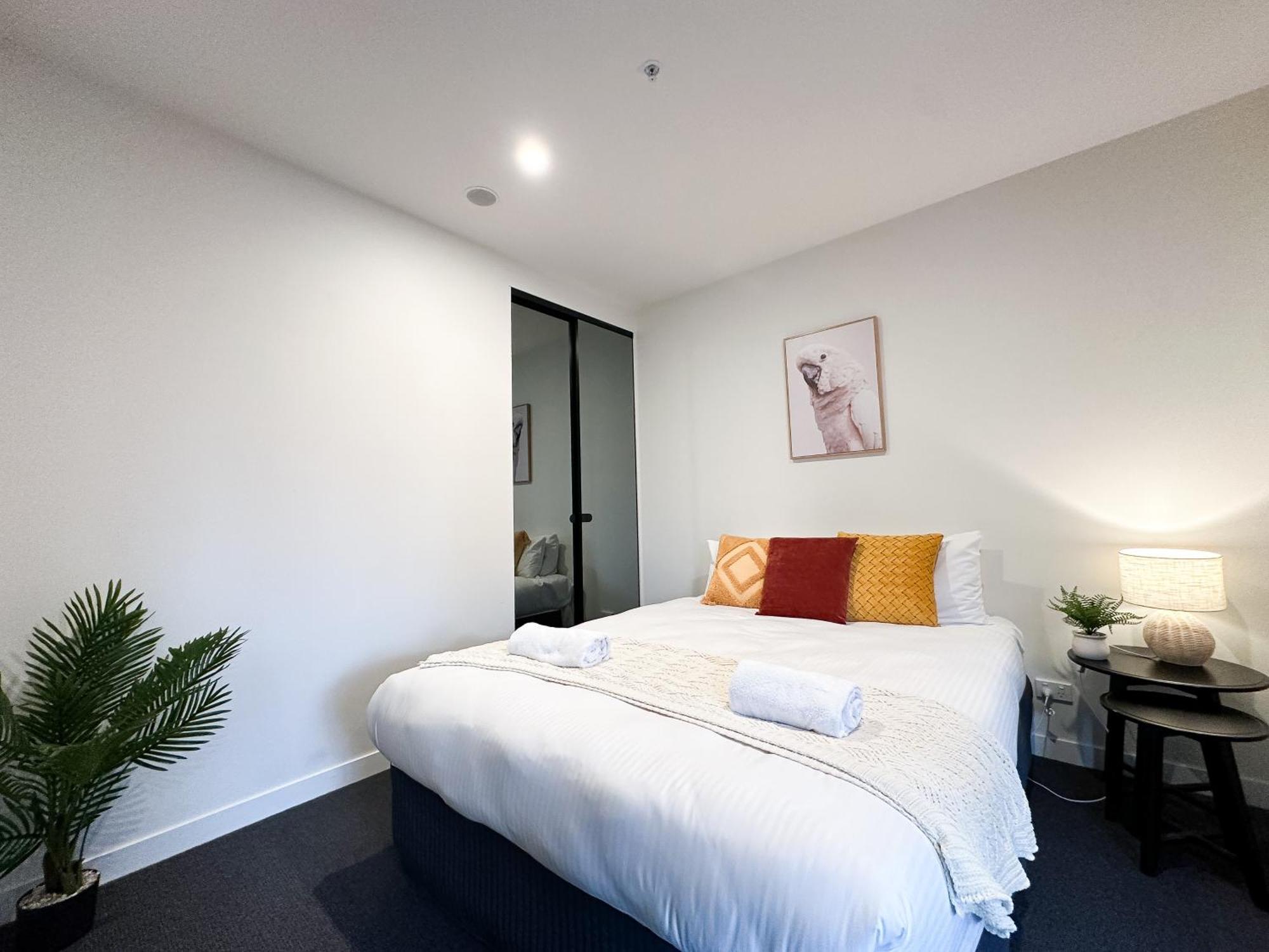 Exhibition Retreat On Chinatown Bourke St Apartment Melbourne