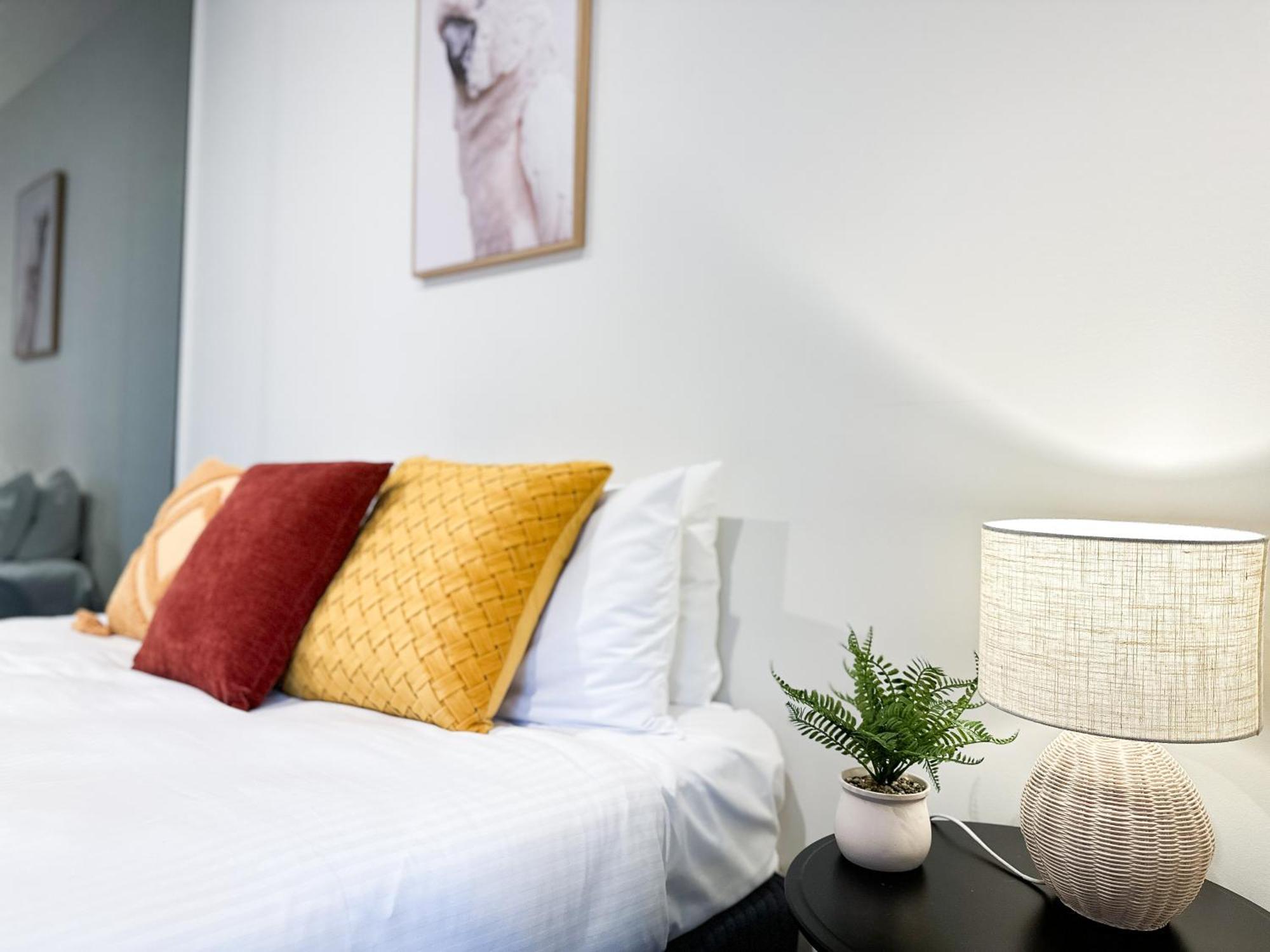 Apartment Exhibition Retreat On Chinatown Bourke St *