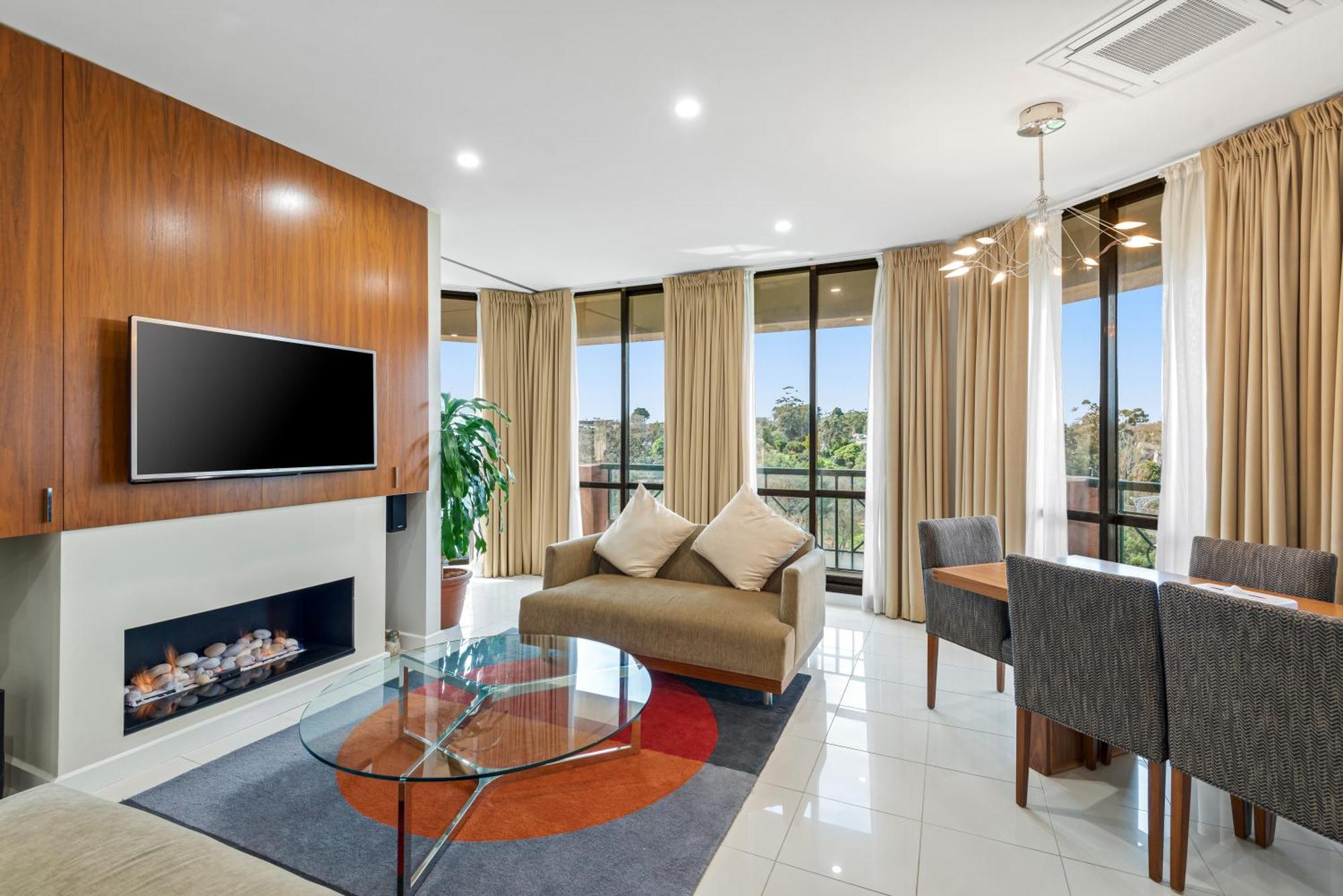 Amora Riverwalk 4*