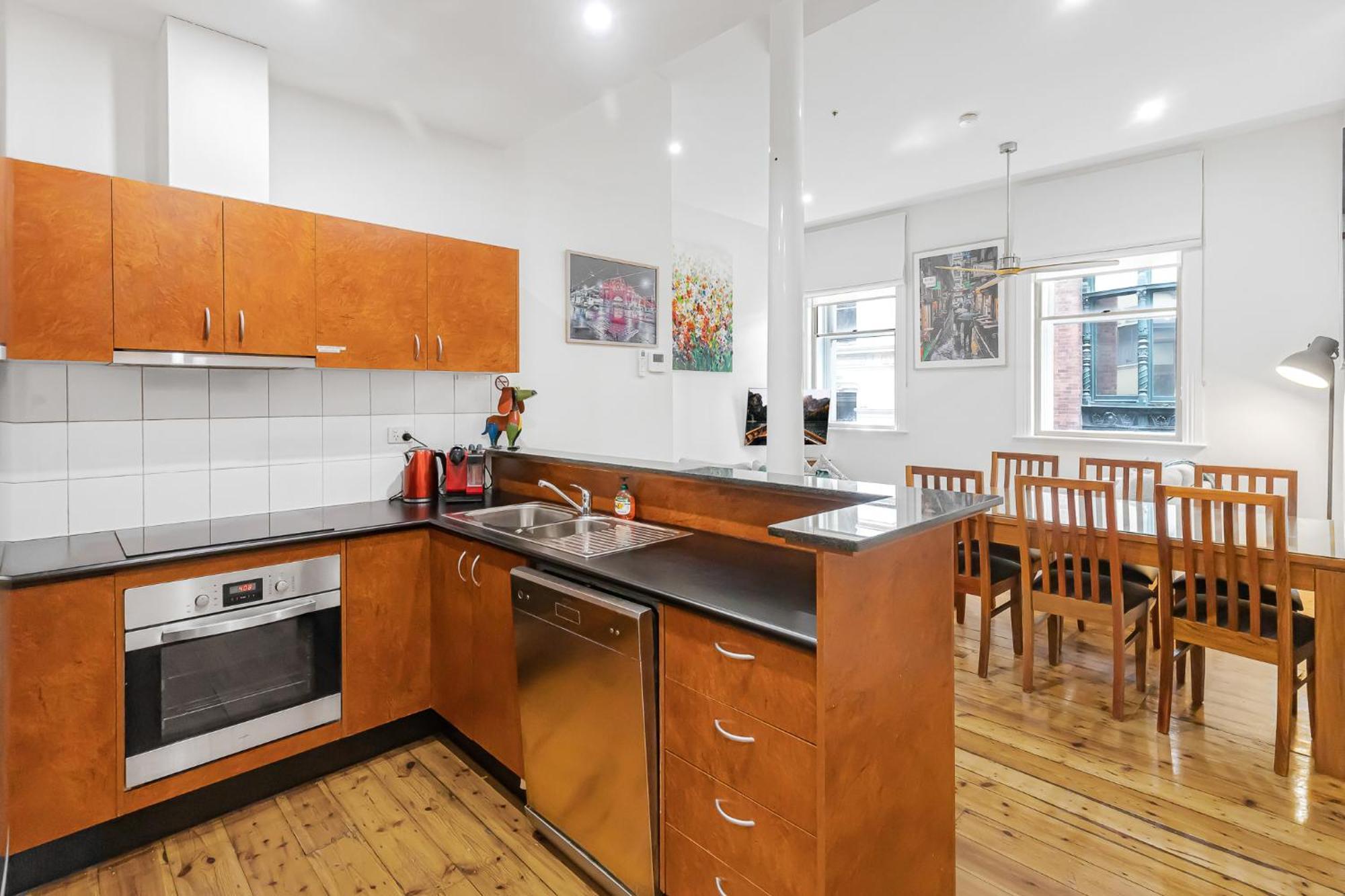 Flinders Lane 4*