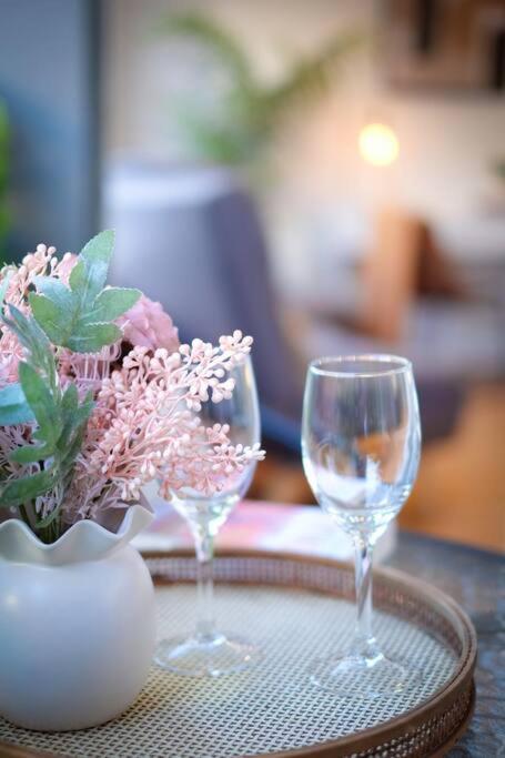 Hidden Gem At Caulfield Park Apartment