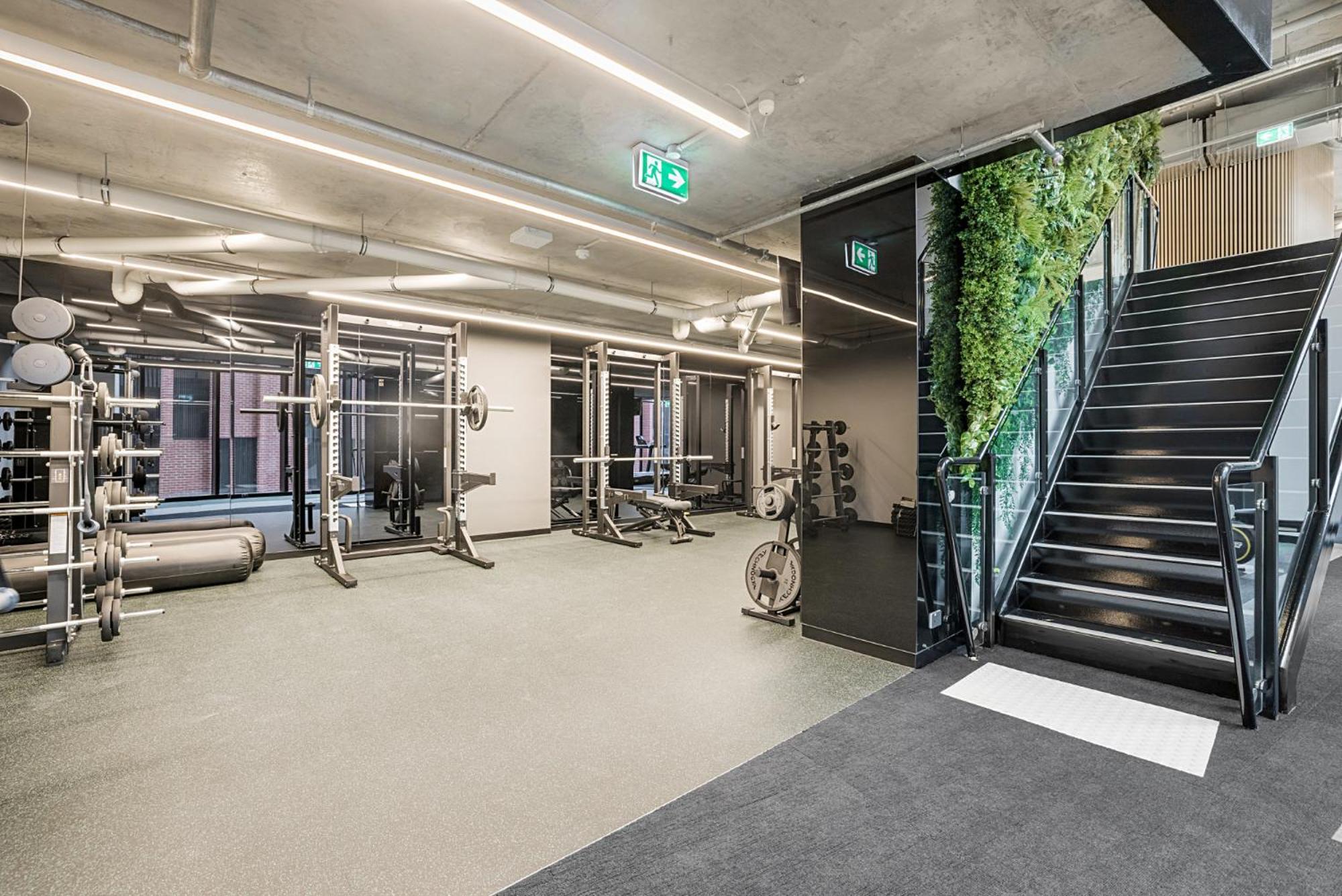 Executive 2-bed With Views, Gym And Pool *