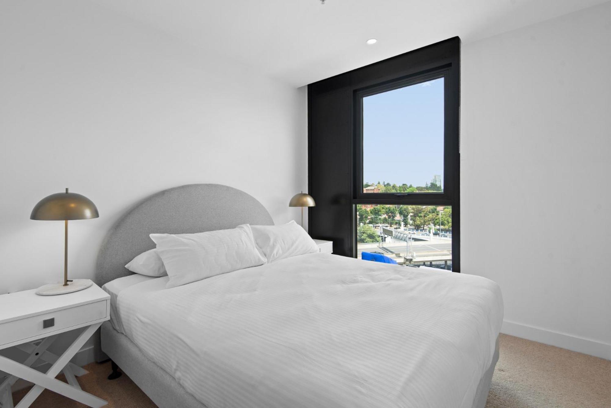 Executive 2-bed With Views, Gym And Pool * Melbourne