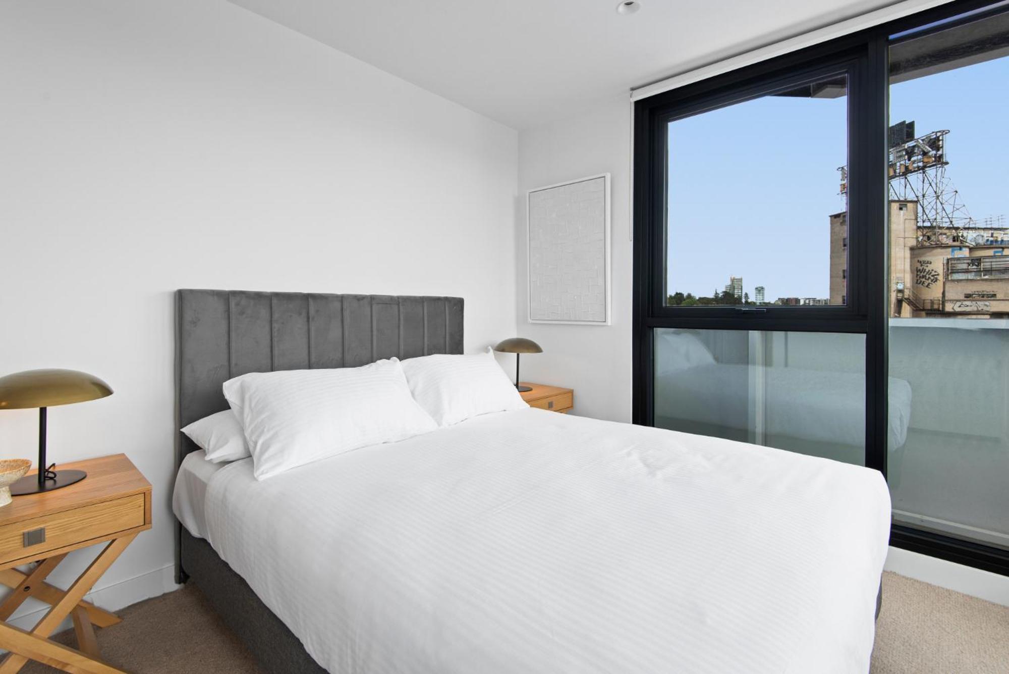Executive 2-bed With Views, Gym And Pool Apartment
