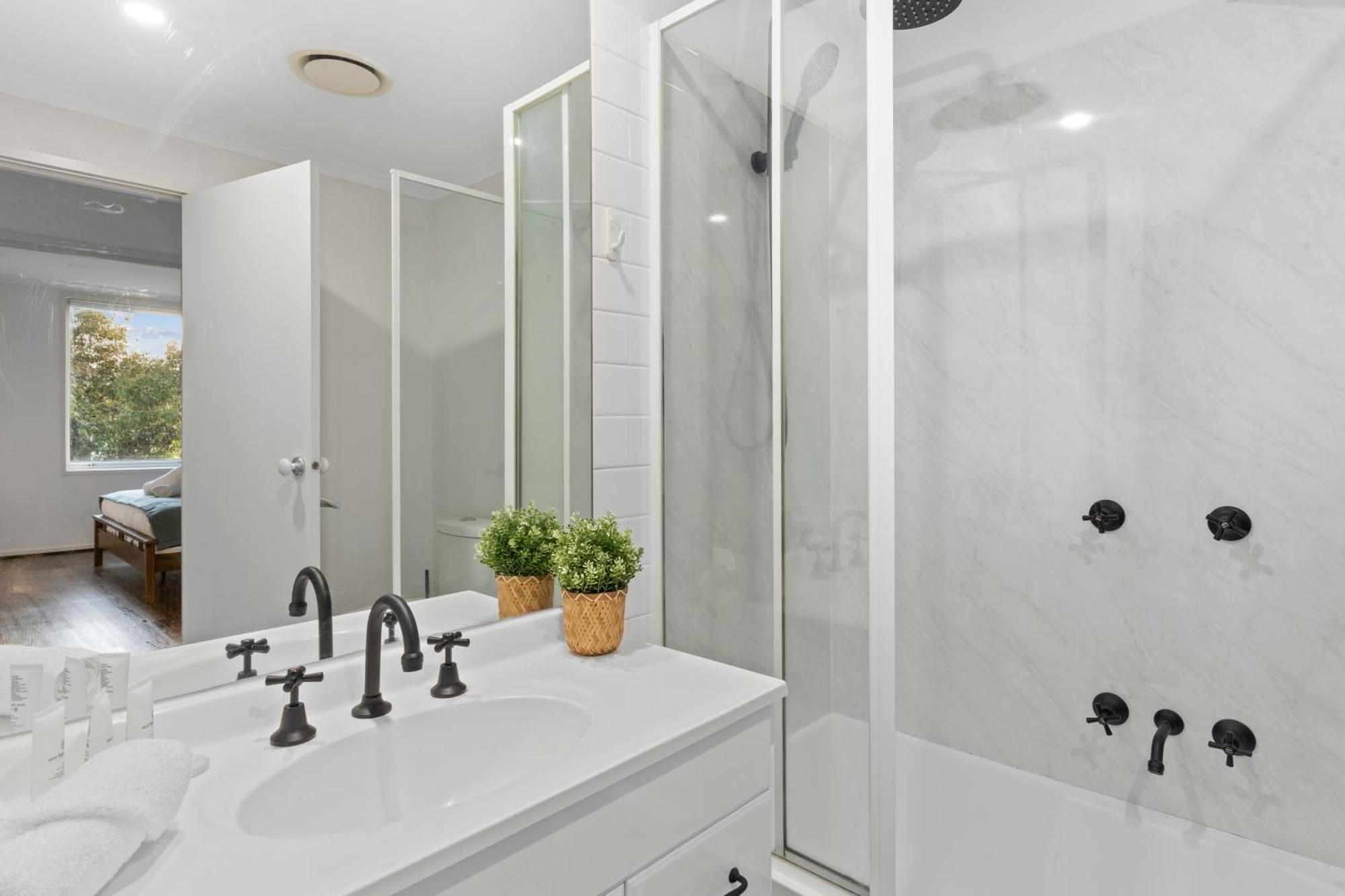 Apartment Modern Nomads Southbank Stunning 2 Bedroom With Carpark