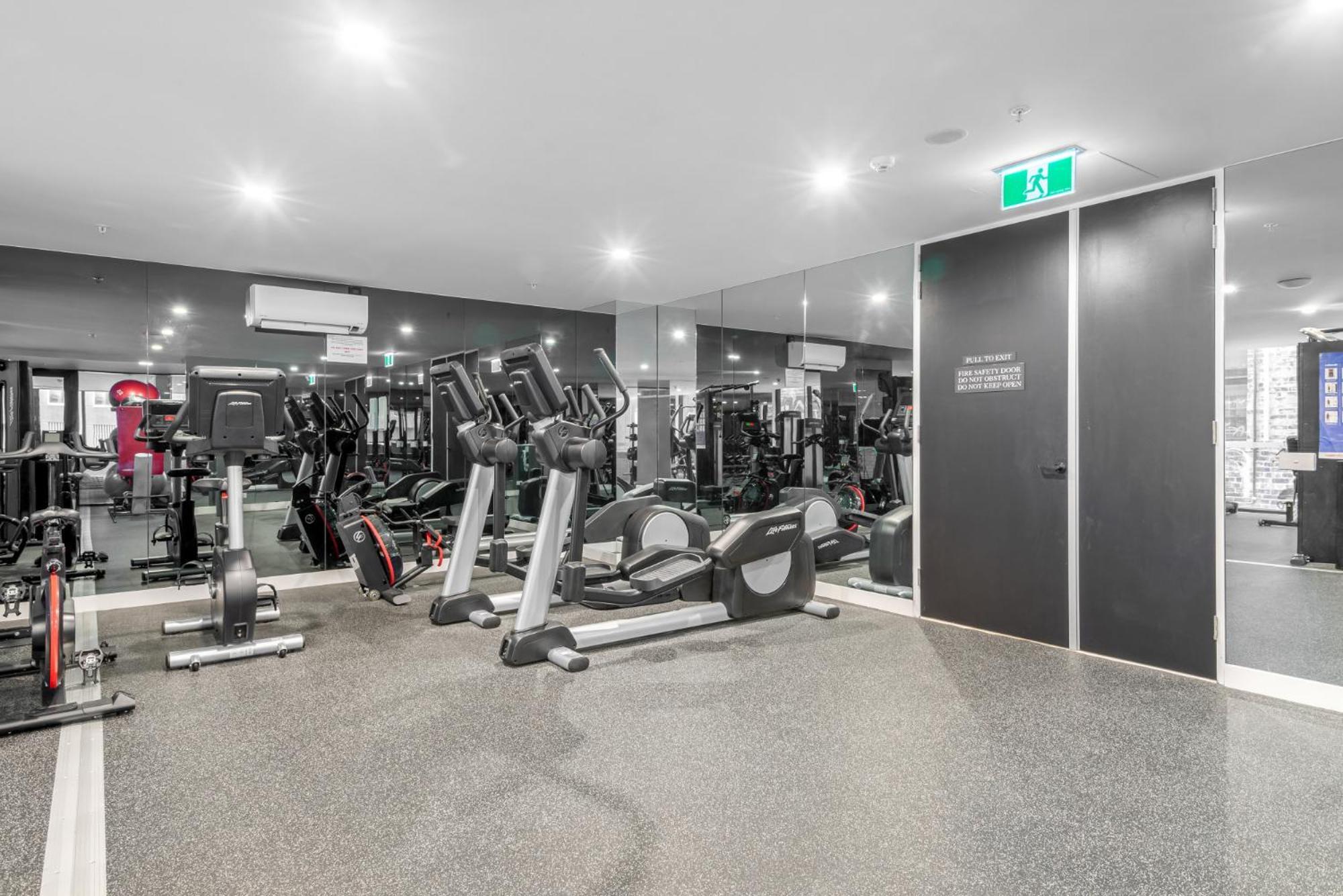 Apartment High-rise Inner-city 2-bed With Sauna, Gym & Melbourne