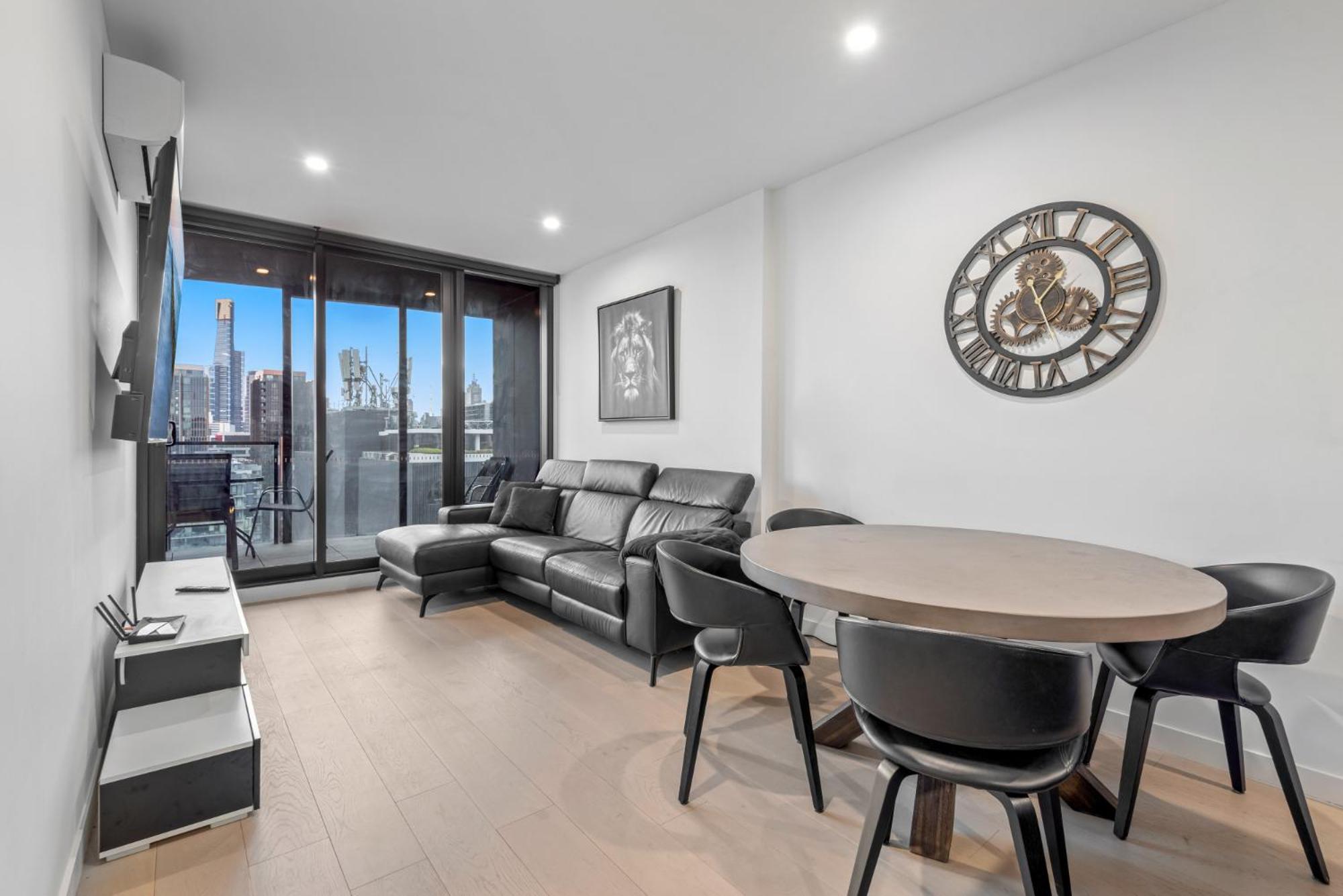 High-rise Inner-city 2-bed With Sauna, Gym & * Melbourne