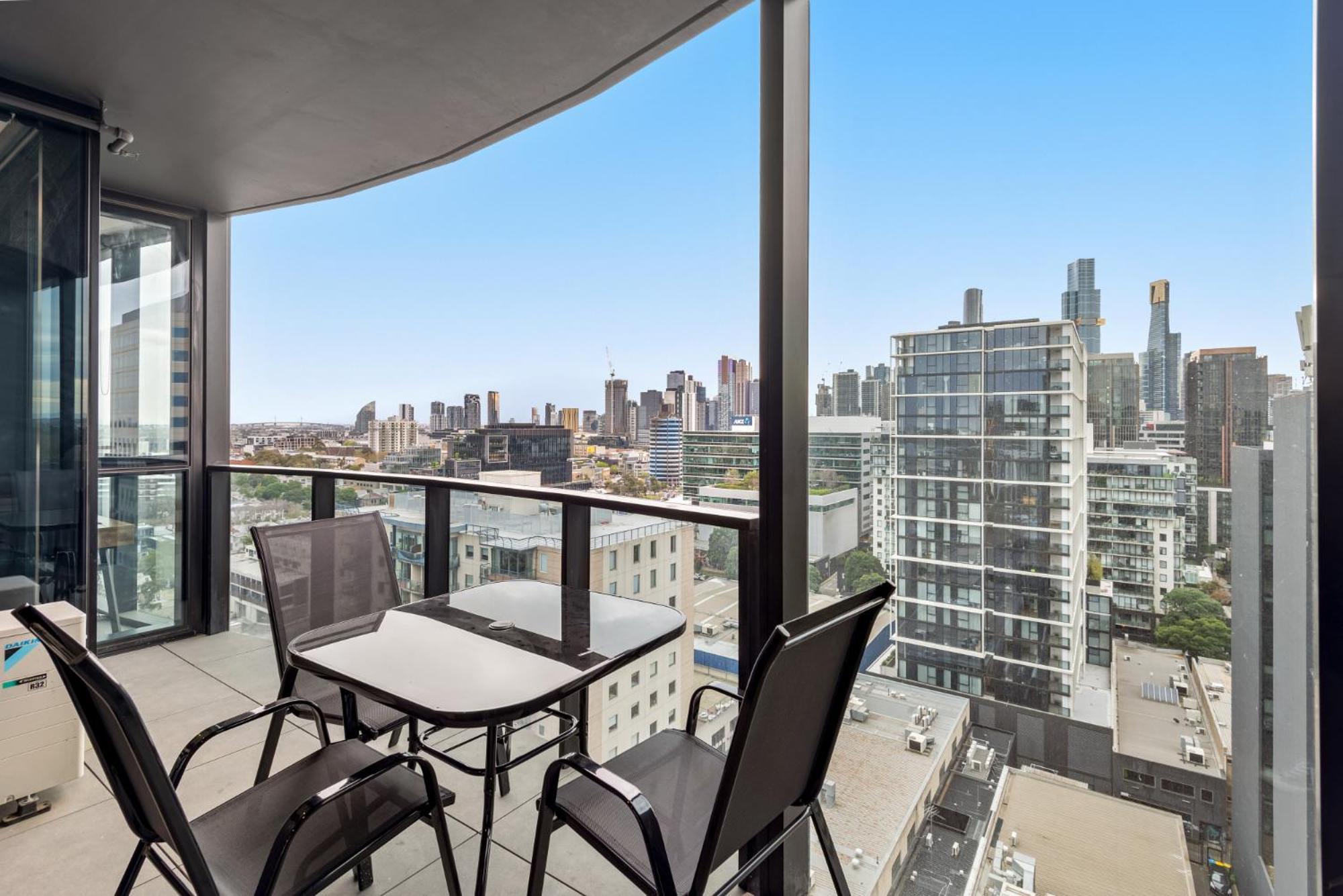 High-rise Inner-city 2-bed With Sauna, Gym &