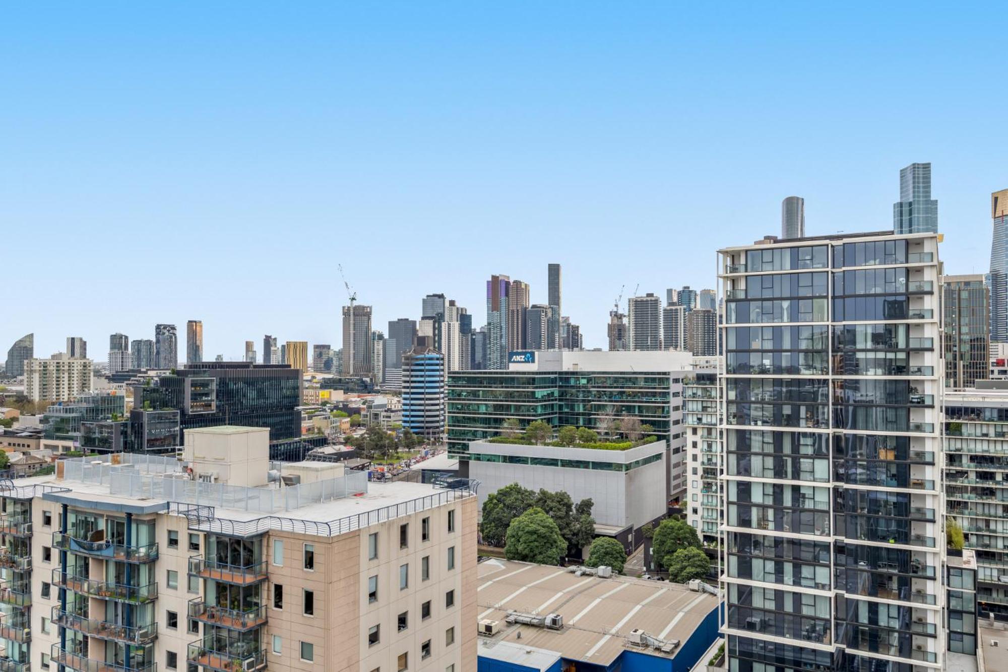 High-rise Inner-city 2-bed With Sauna, Gym & Apartment