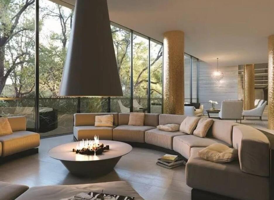 Royal Executive Living Grand Bayview Corporate Residency Apartment *