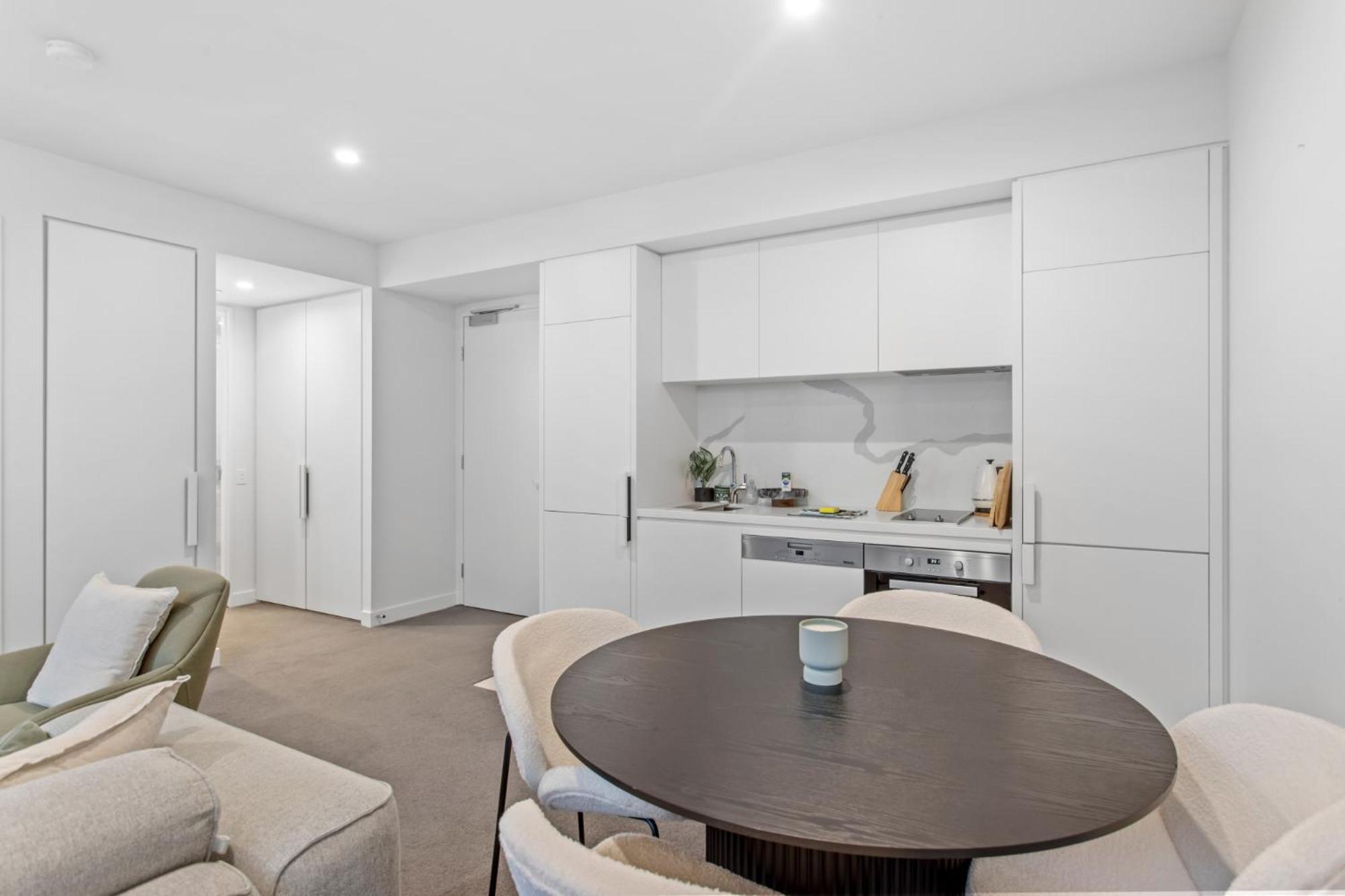 Chic 1-bed With Pool & Amenities In St Kilda Road *