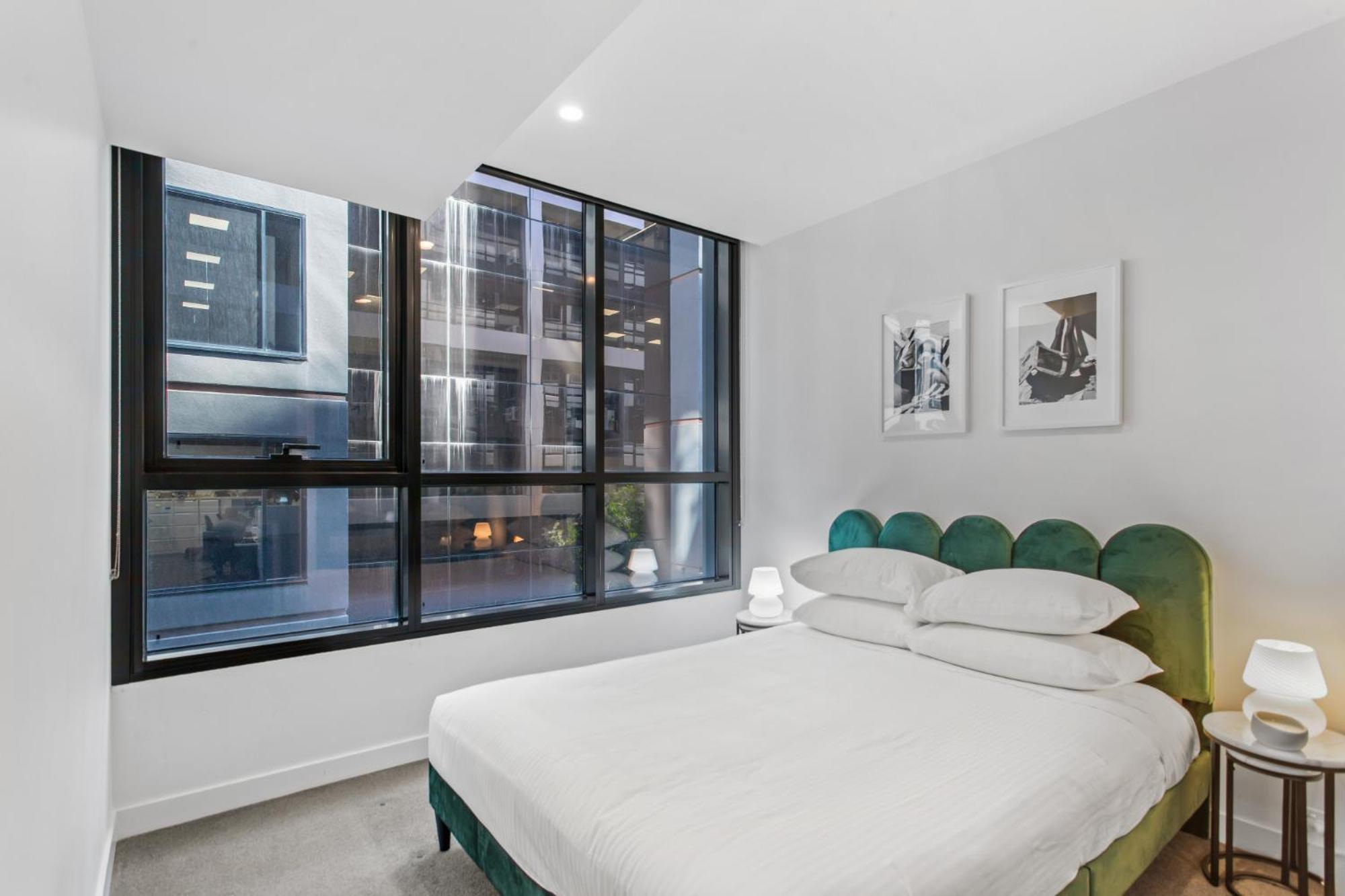 Apartment Chic 1-bed With Pool & Amenities In St Kilda Road