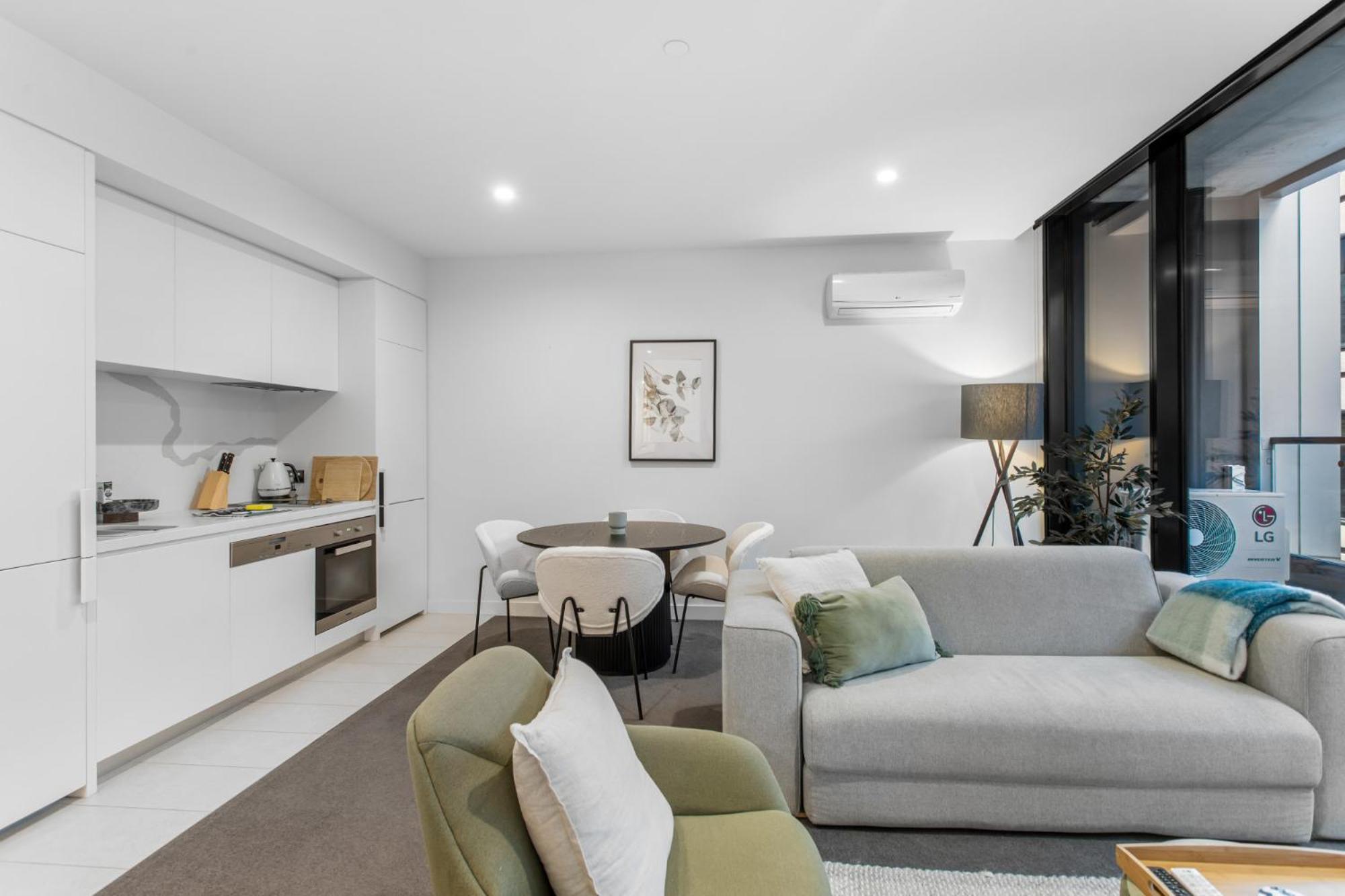 Apartment Chic 1-bed With Pool & Amenities In St Kilda Road *