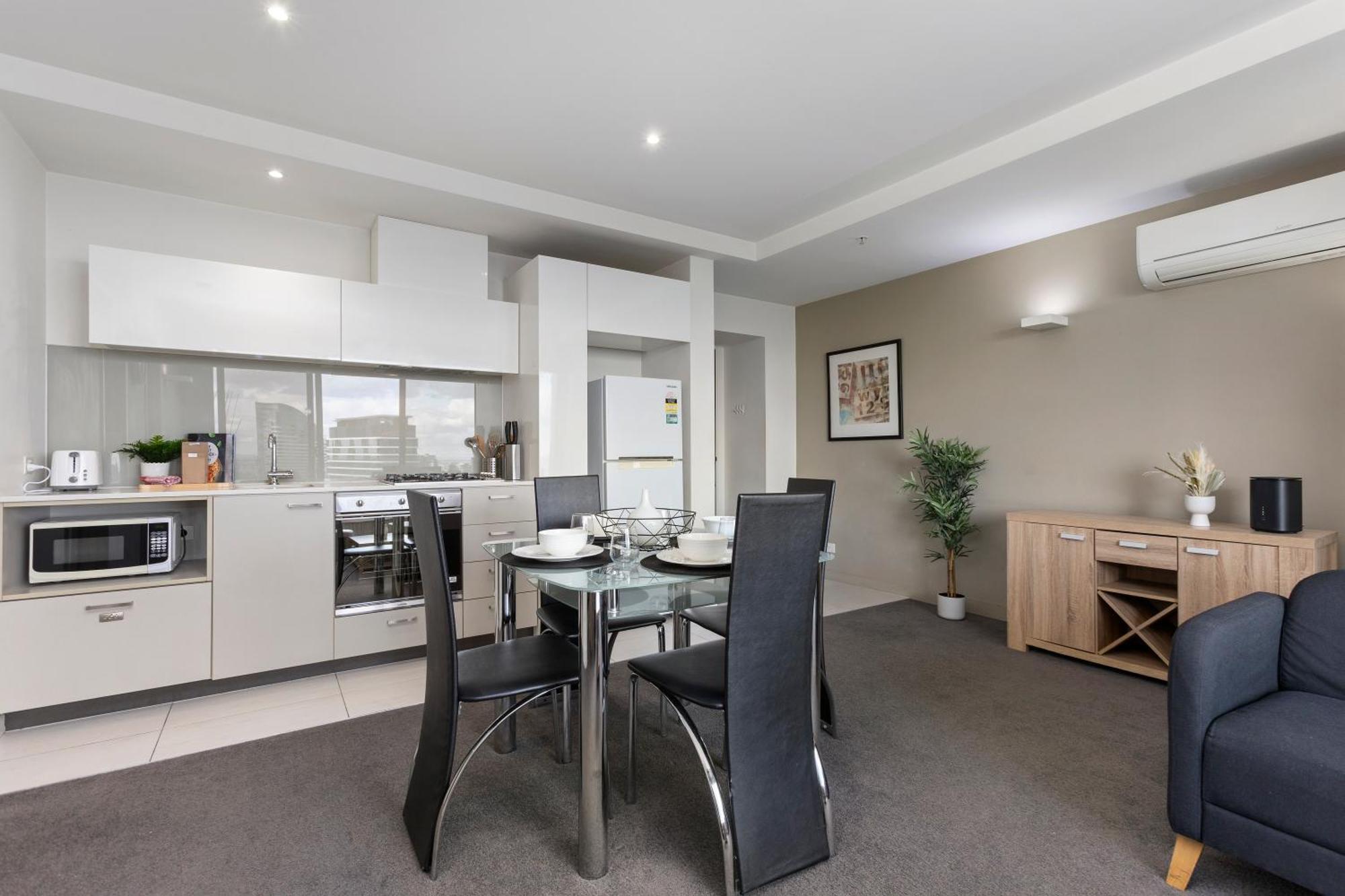 Complete Host Neo * Melbourne