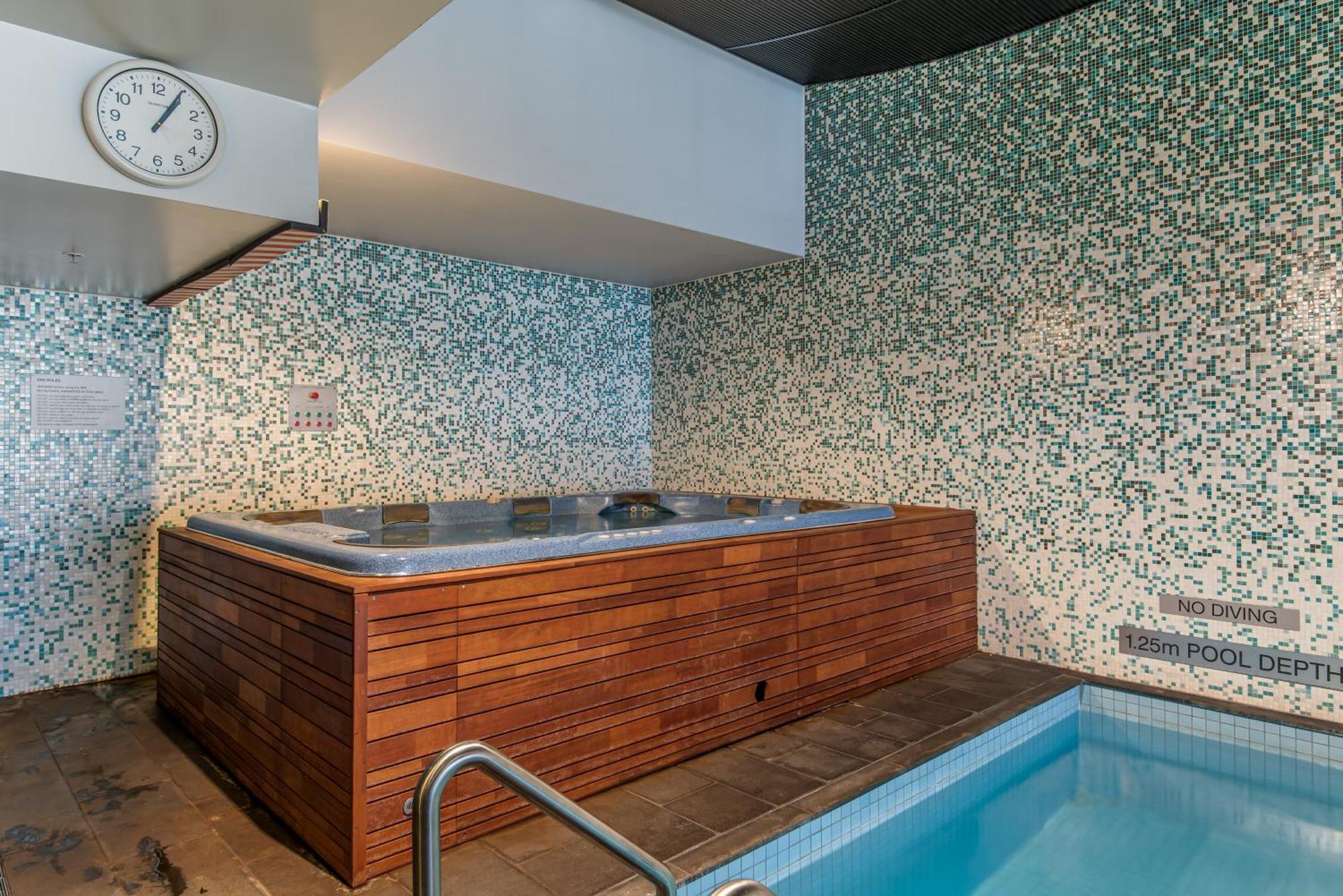 Complete Host The Bank * Melbourne