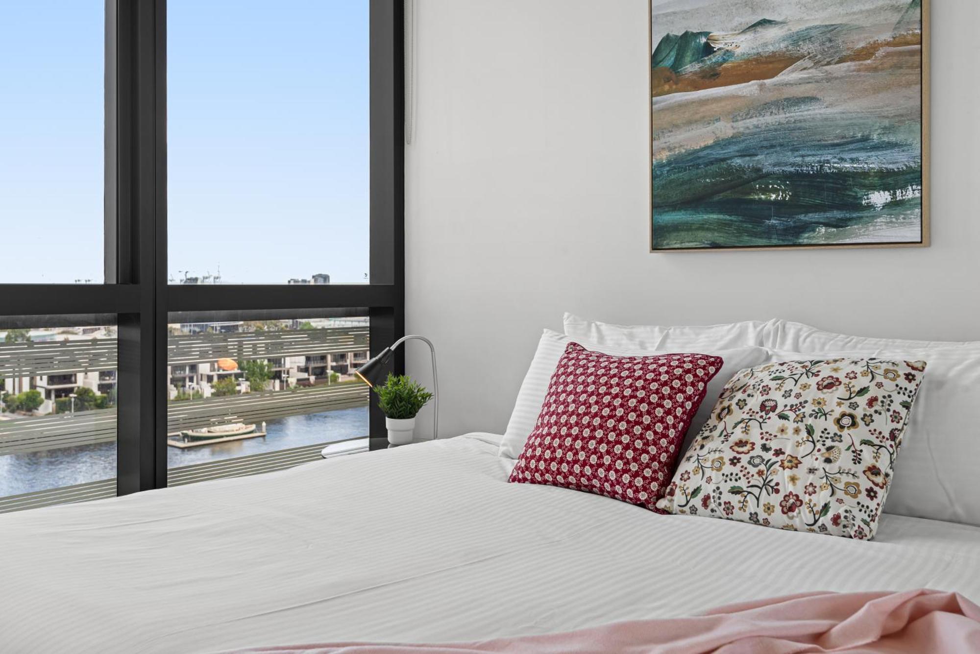 Apartment Complete Host Collins St