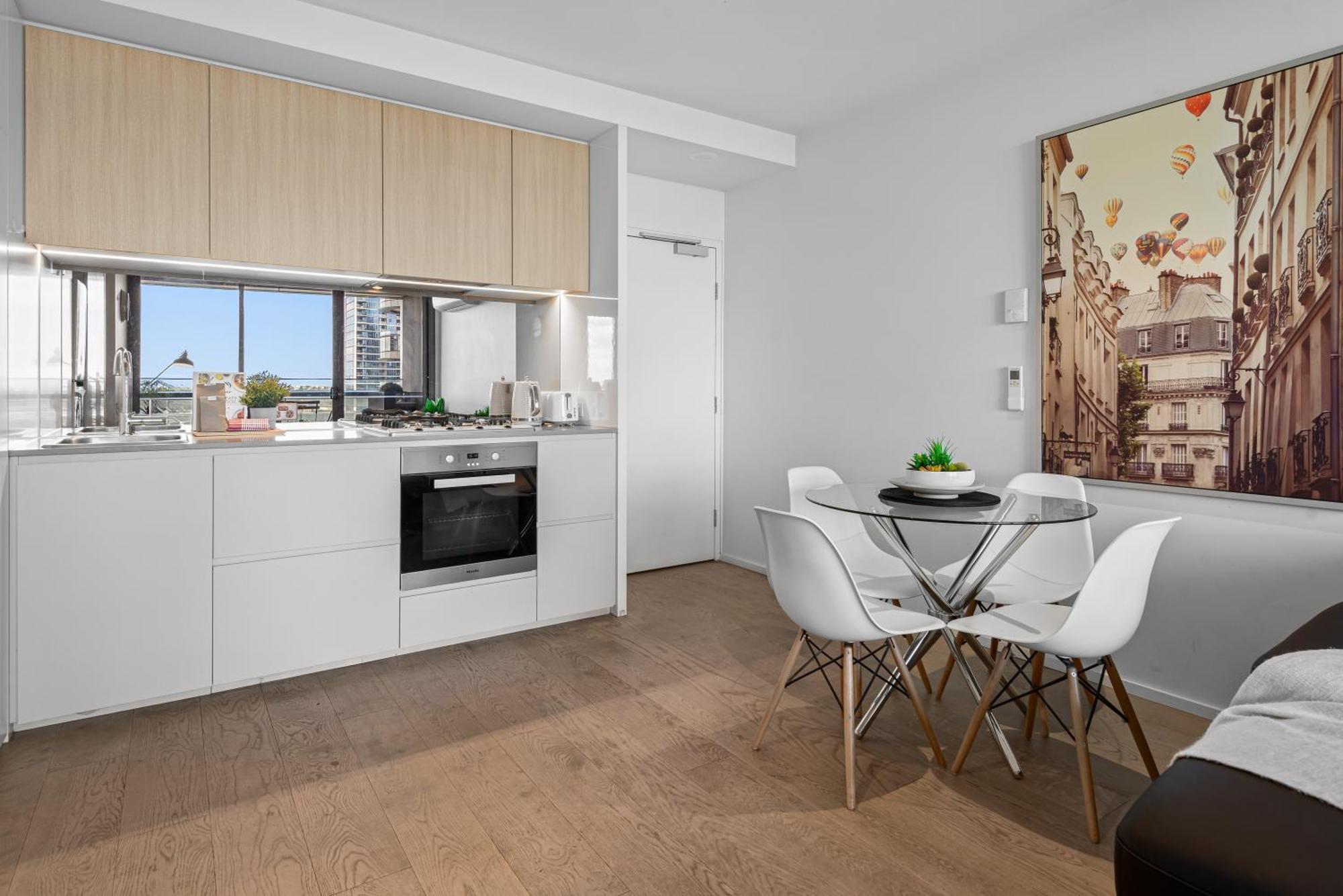 Apartment Complete Host Collins St *