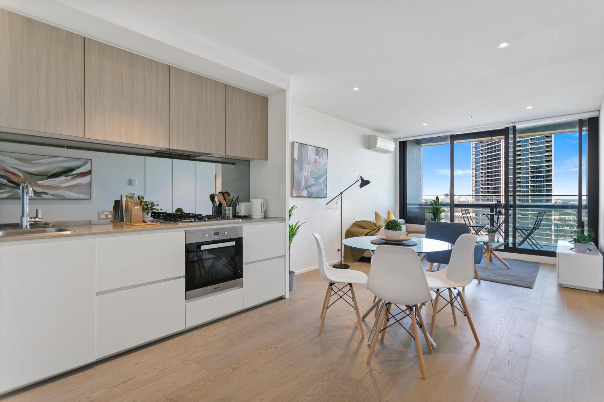 Complete Host Collins St