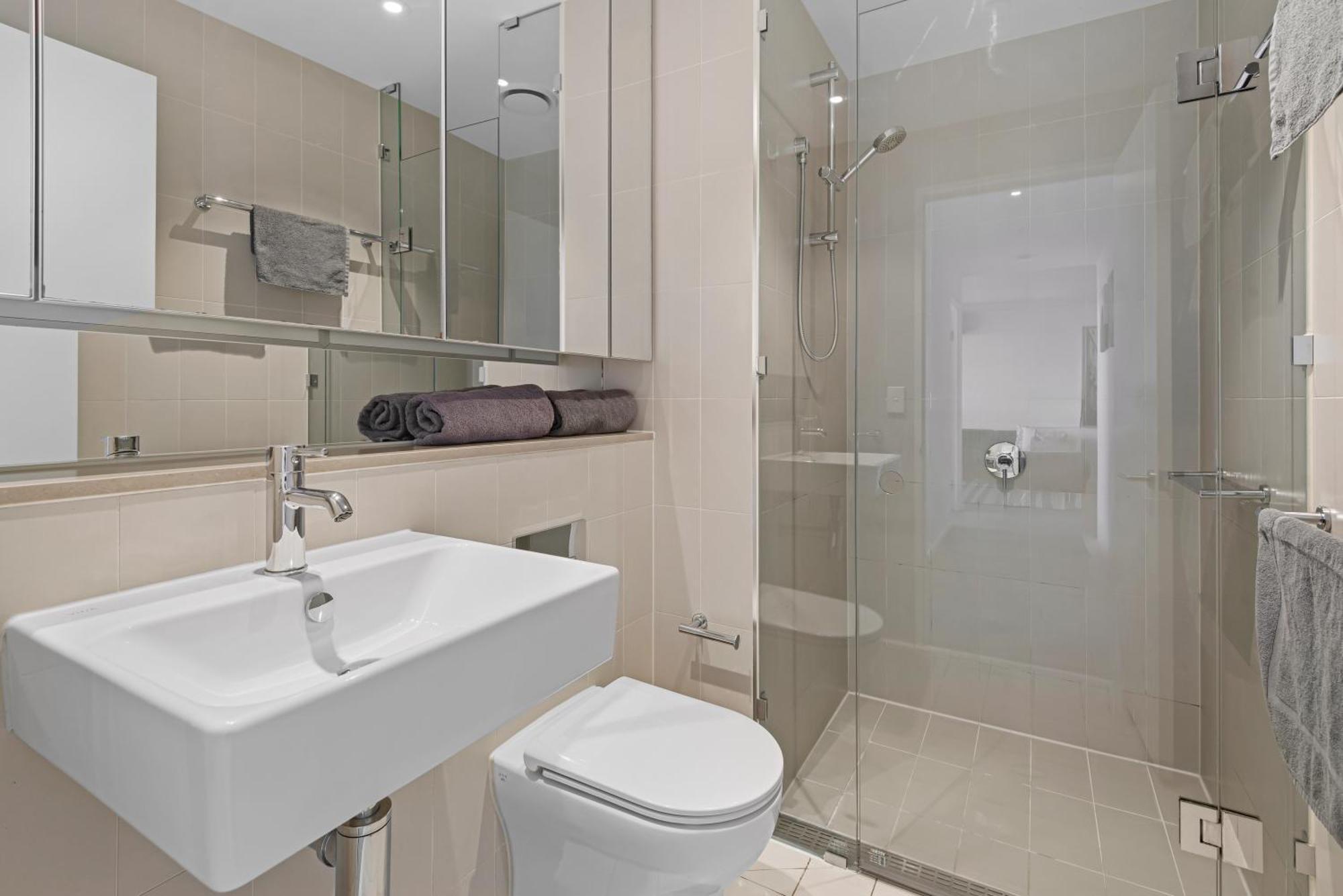 Complete Host Collins St Apartment *