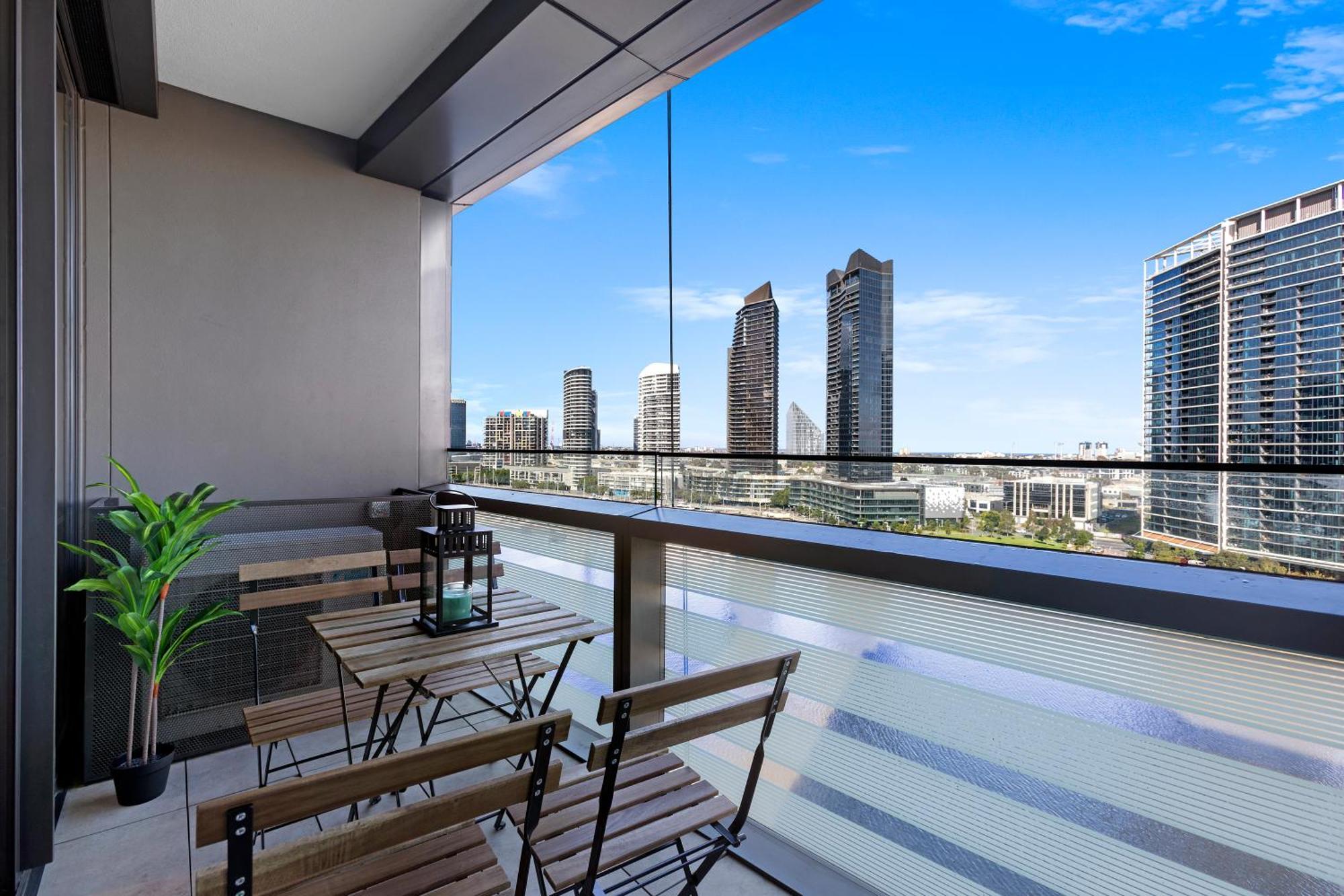 Apartment Complete Host Collins St *