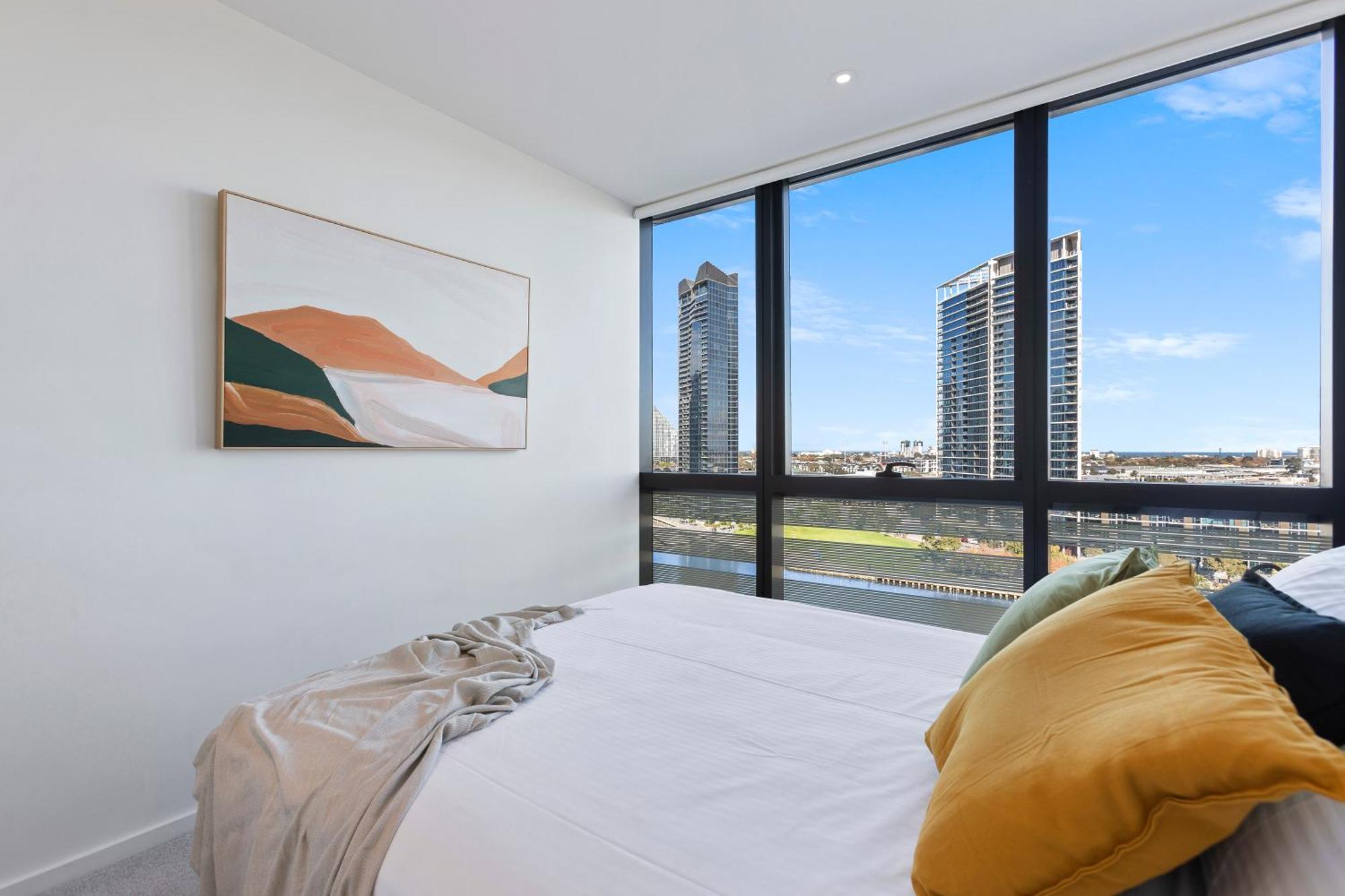Complete Host Collins St *