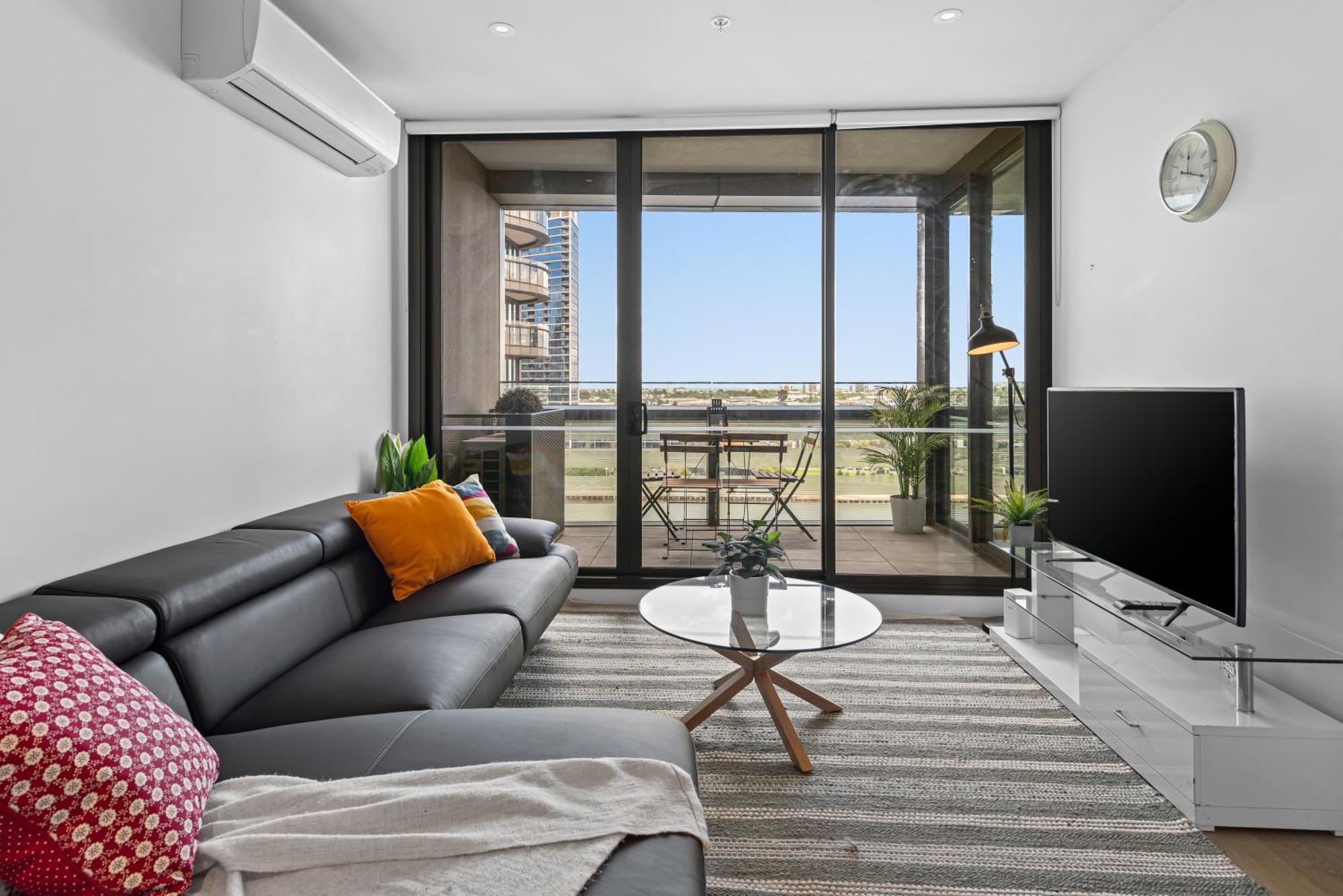 Complete Host Collins St Apartment *